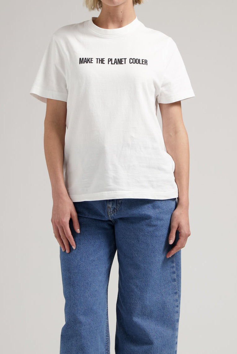 Sustainable MUD Jeans in light blue, made from organic cotton, paired with a white T-shirt with eco-friendly slogan.