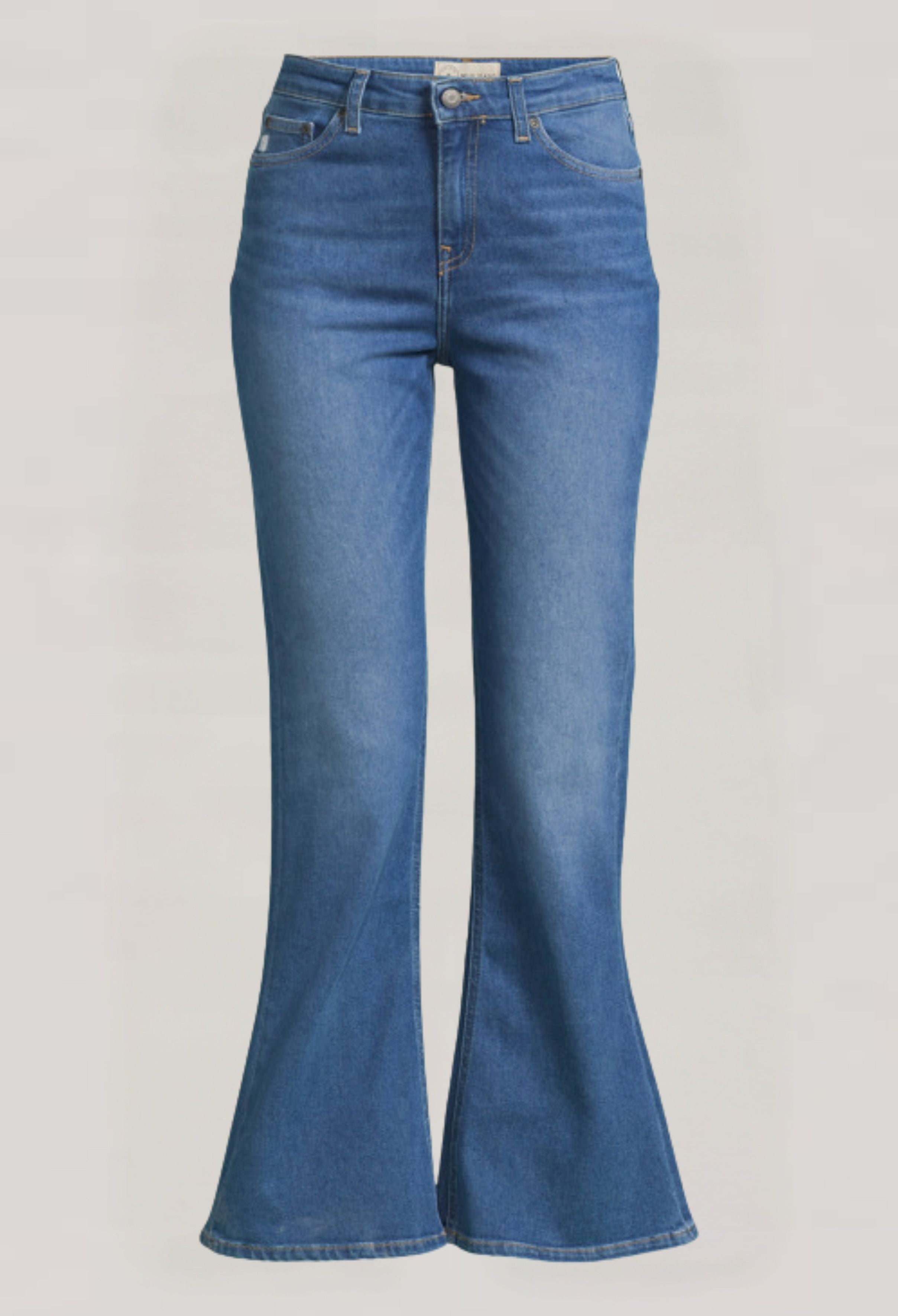 Flared blue denim jeans with high waist, showcasing a classic five-pocket design and an elegant wide-leg silhouette.