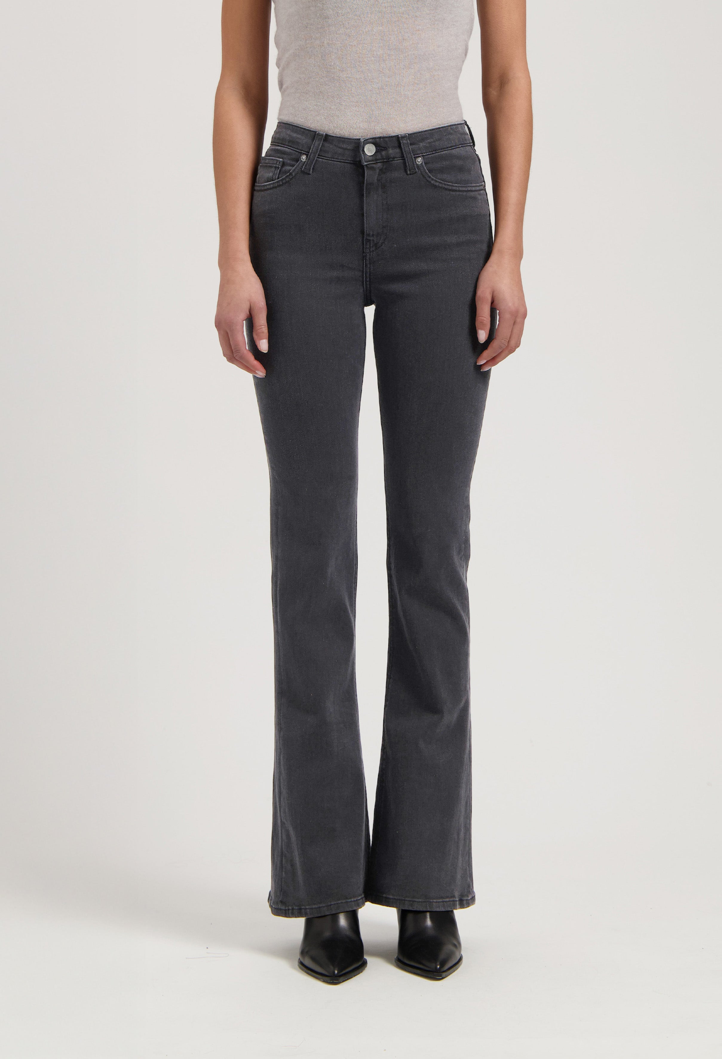 High-waisted black flared jeans worn with a fitted gray tank top, showcasing stylish casual women's fashion.