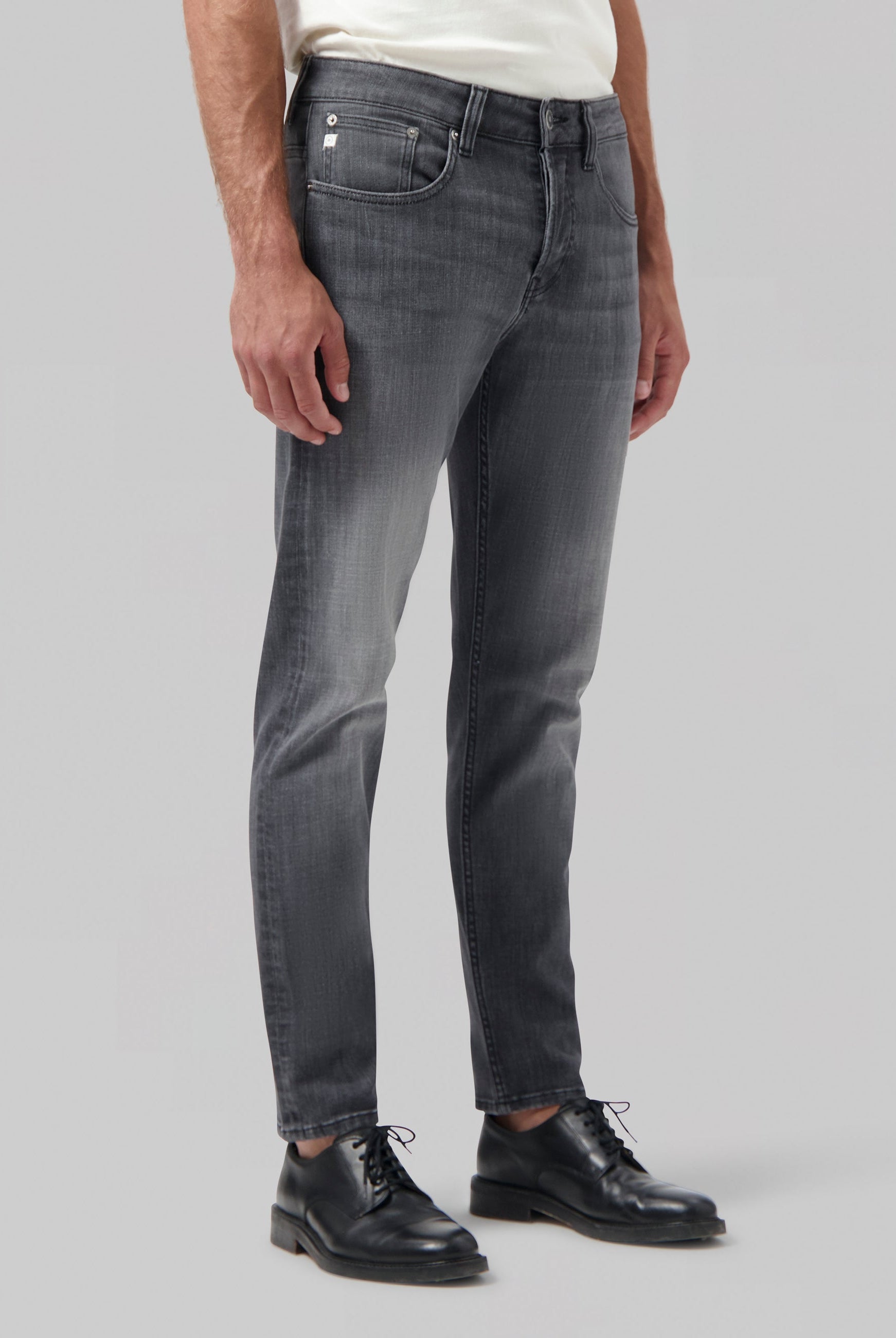 Sustainable MUD Jeans in light blue denim, crafted from organic cotton, showcasing a classic fit with ethical design.