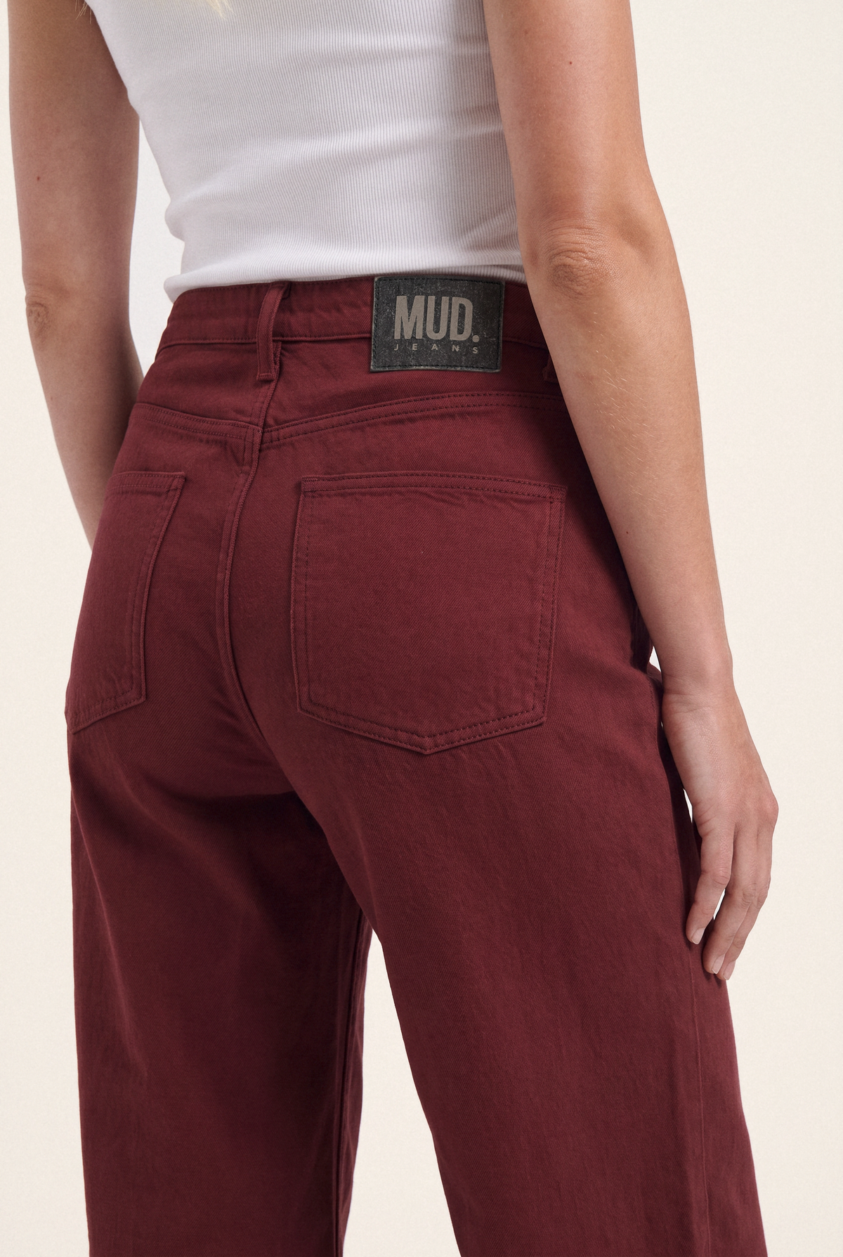 Sara High Loose Flow Burgundy – back pocket detail