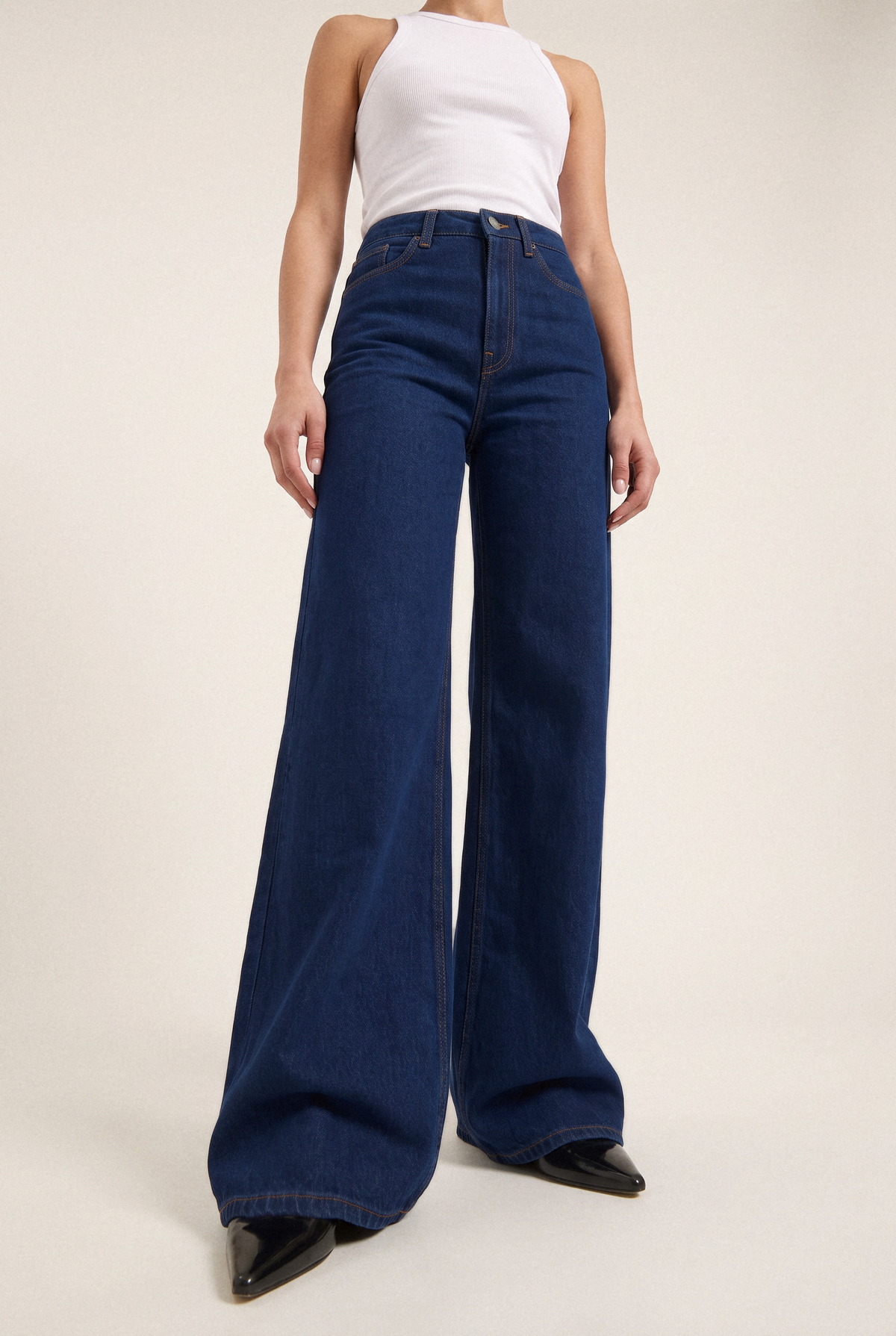 Sara High Loose Stone Indigo - low angle