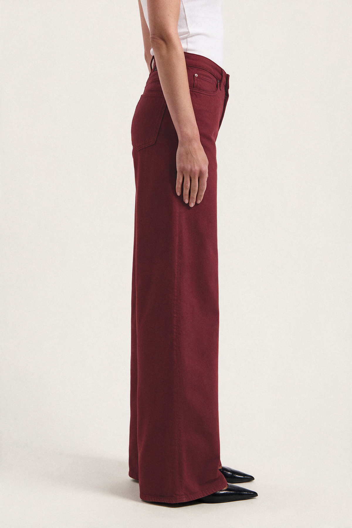 Sara High Loose Flow Burgundy – half body front