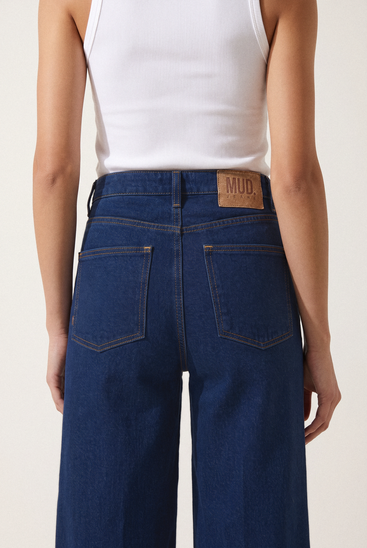 Sara High Loose Stone Indigo - back pocket detail