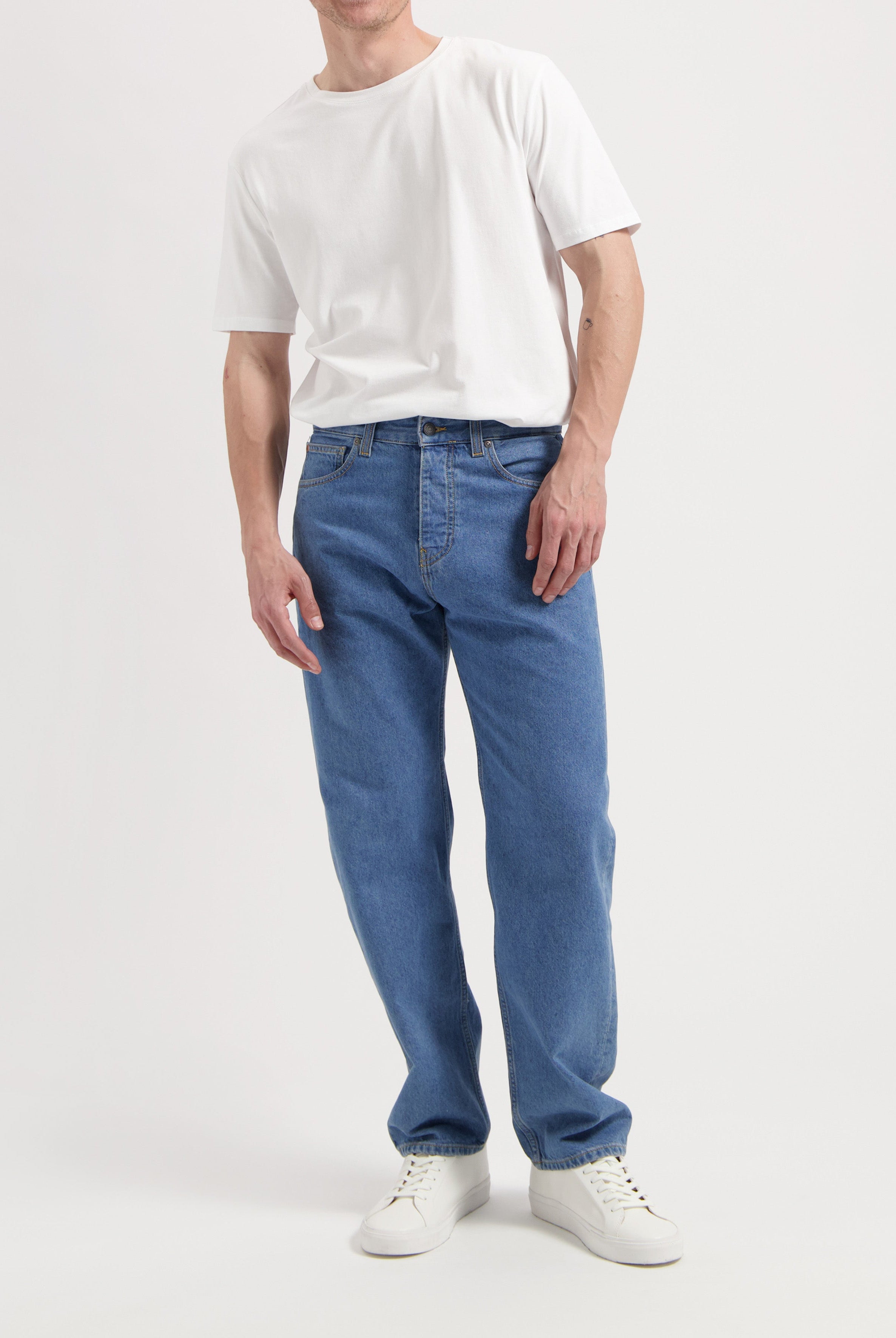 Sustainable MUD Jeans in dark blue denim, showcasing ethical fashion with a focus on eco-friendly materials and design.
