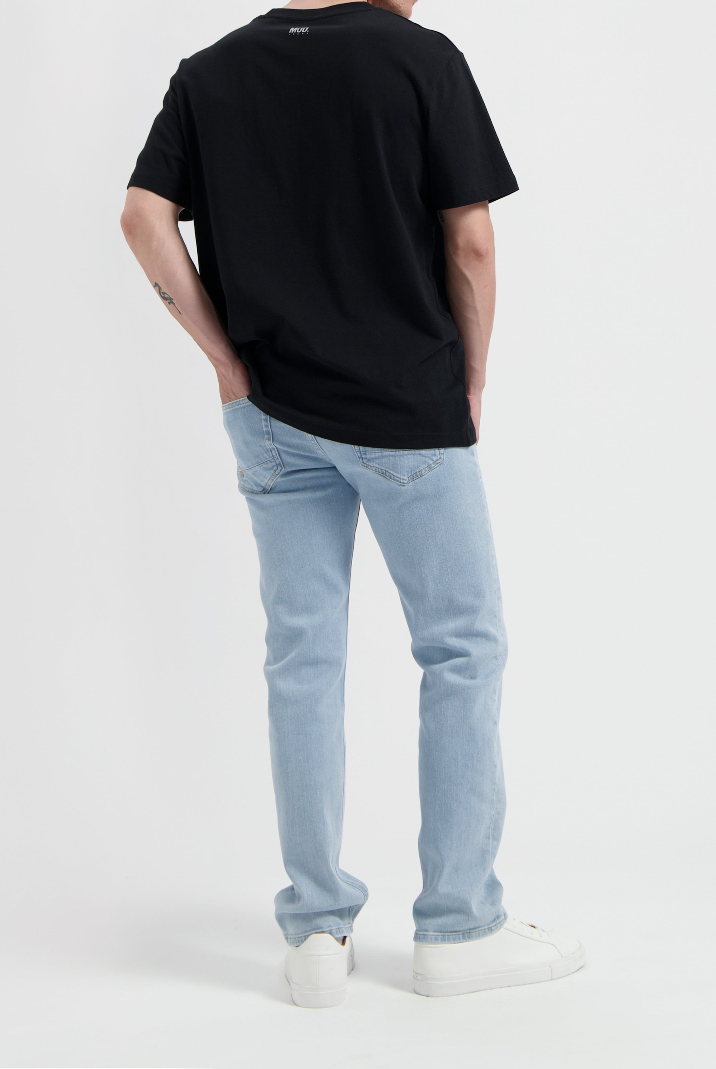 Sustainable MUD Jeans in classic light blue denim, featuring a comfortable straight fit, emphasizing ethical fashion.