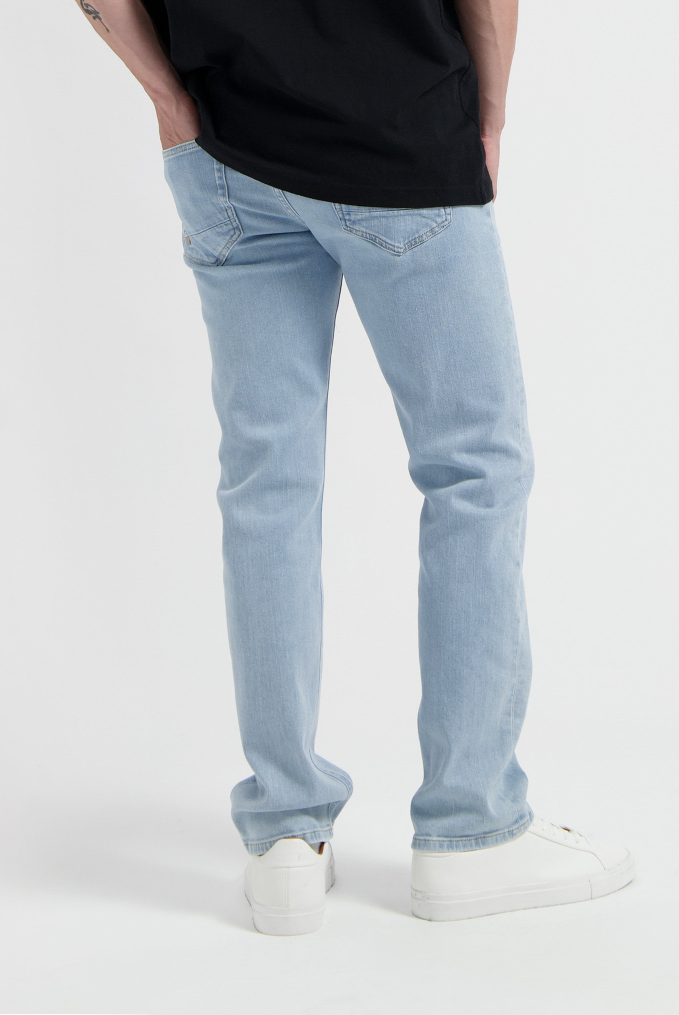 Sustainable MUD Jeans in deep blue denim, crafted from organic cotton, offering a classic fit for eco-friendly style.