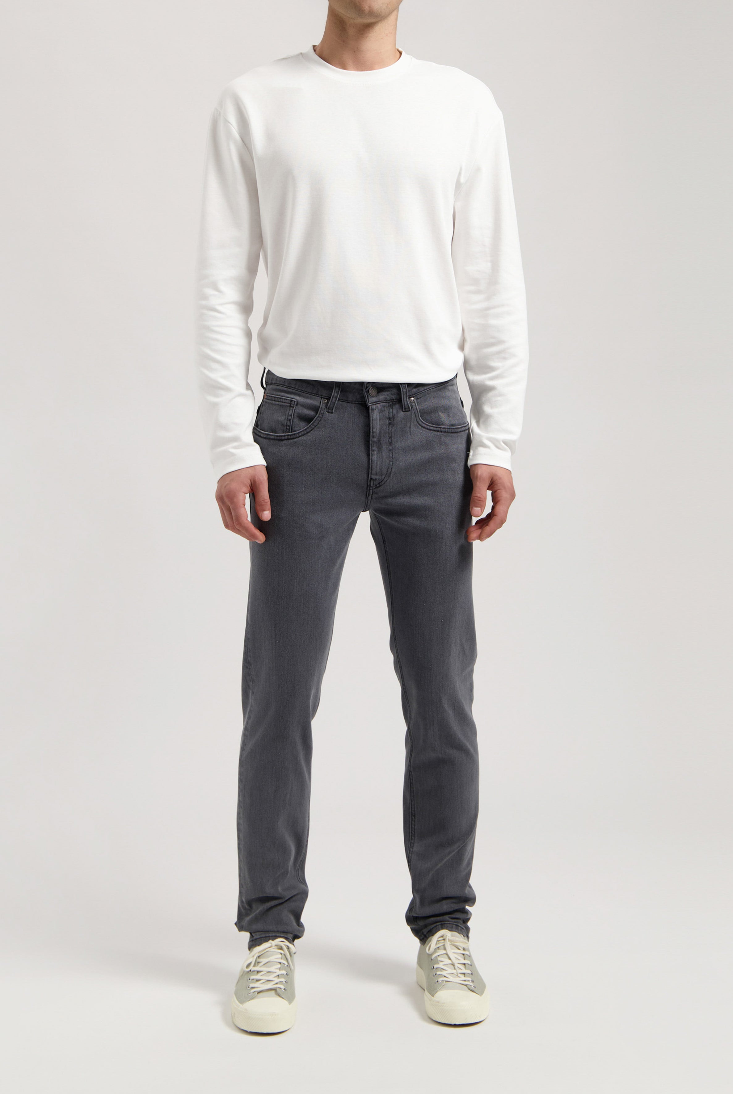 Sustainable MUD Jeans in dark denim, classic fit, showcasing ethical fashion with eco-friendly materials.