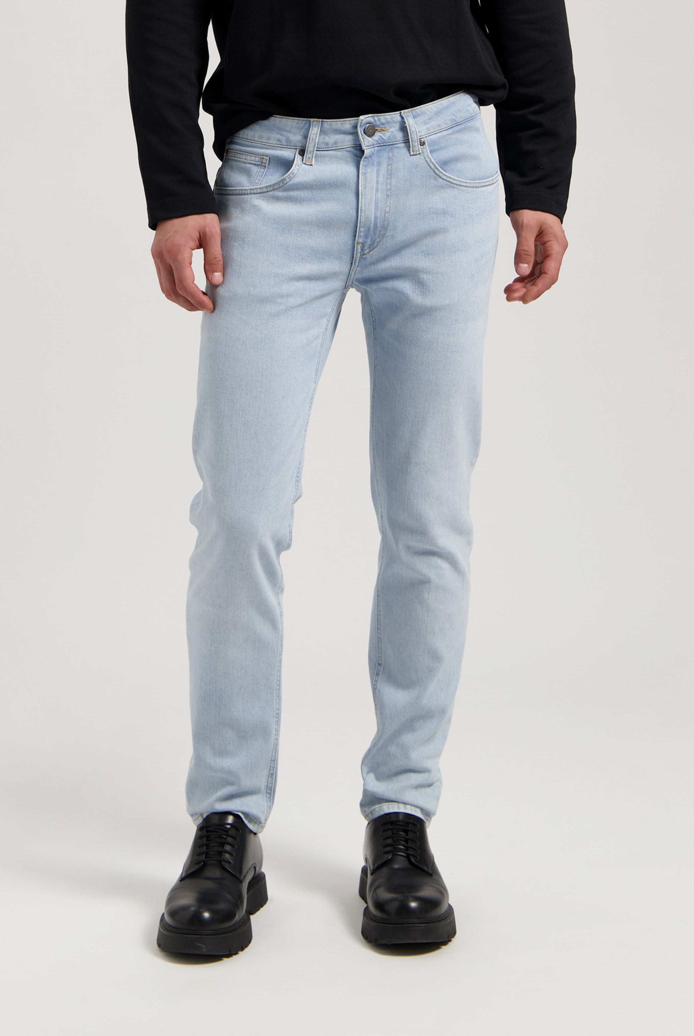Sustainable MUD Jeans in light blue denim, crafted ethically, featuring straight fit and comfortable mid-rise waistband.