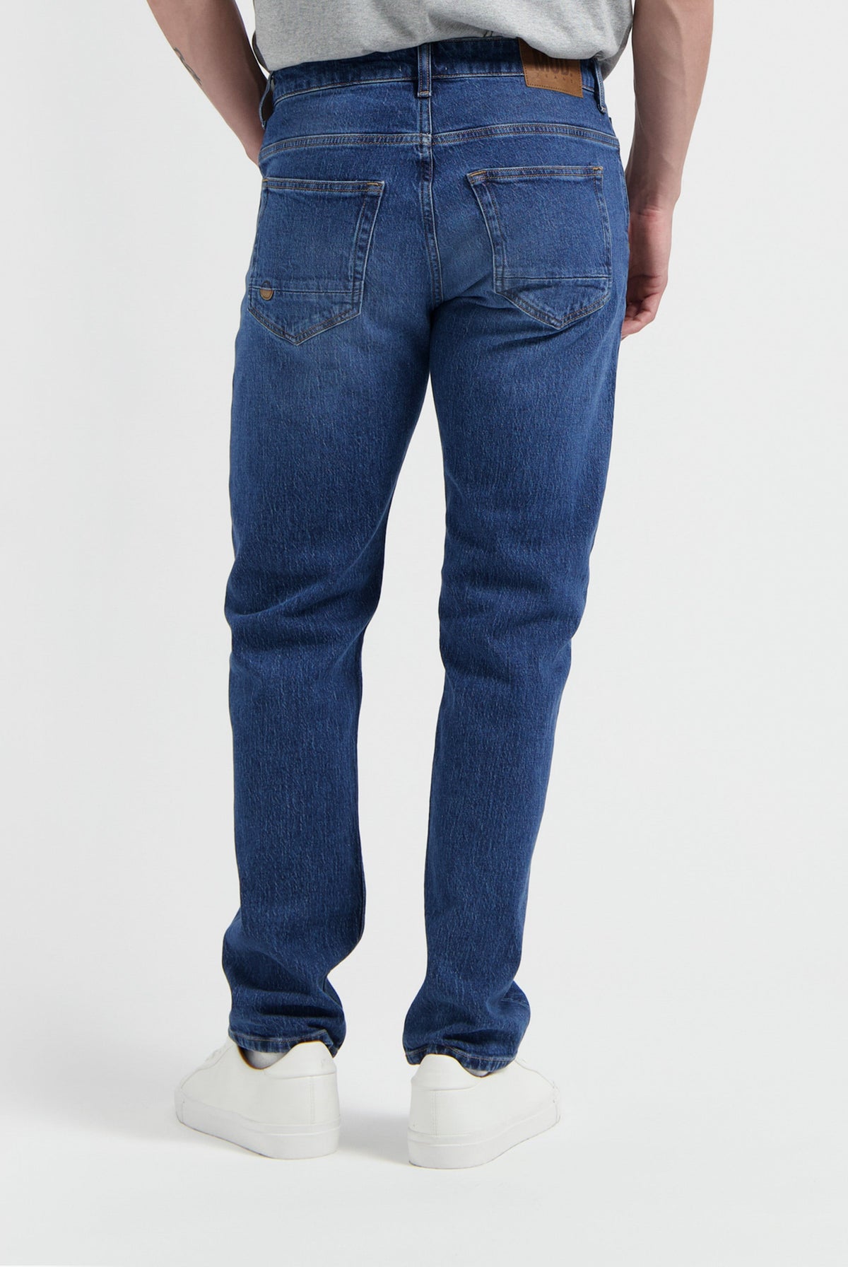 Sustainable MUD Jeans crafted from organic cotton in dark blue, showcasing ethical fashion in a classic straight fit.