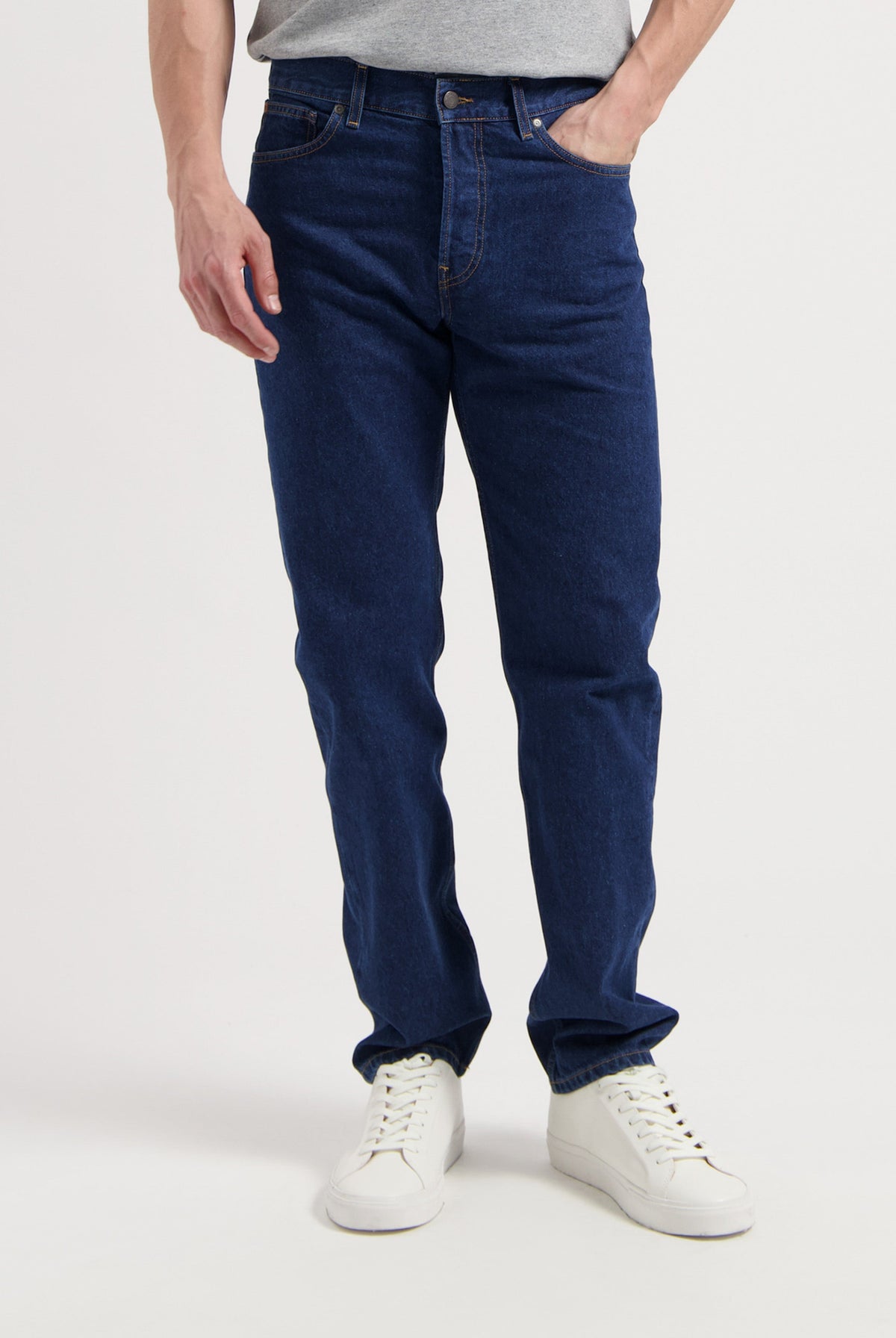 Sustainable MUD Jeans denim jacket in classic blue, showcasing ethical fashion with organic cotton for eco-conscious wear.
