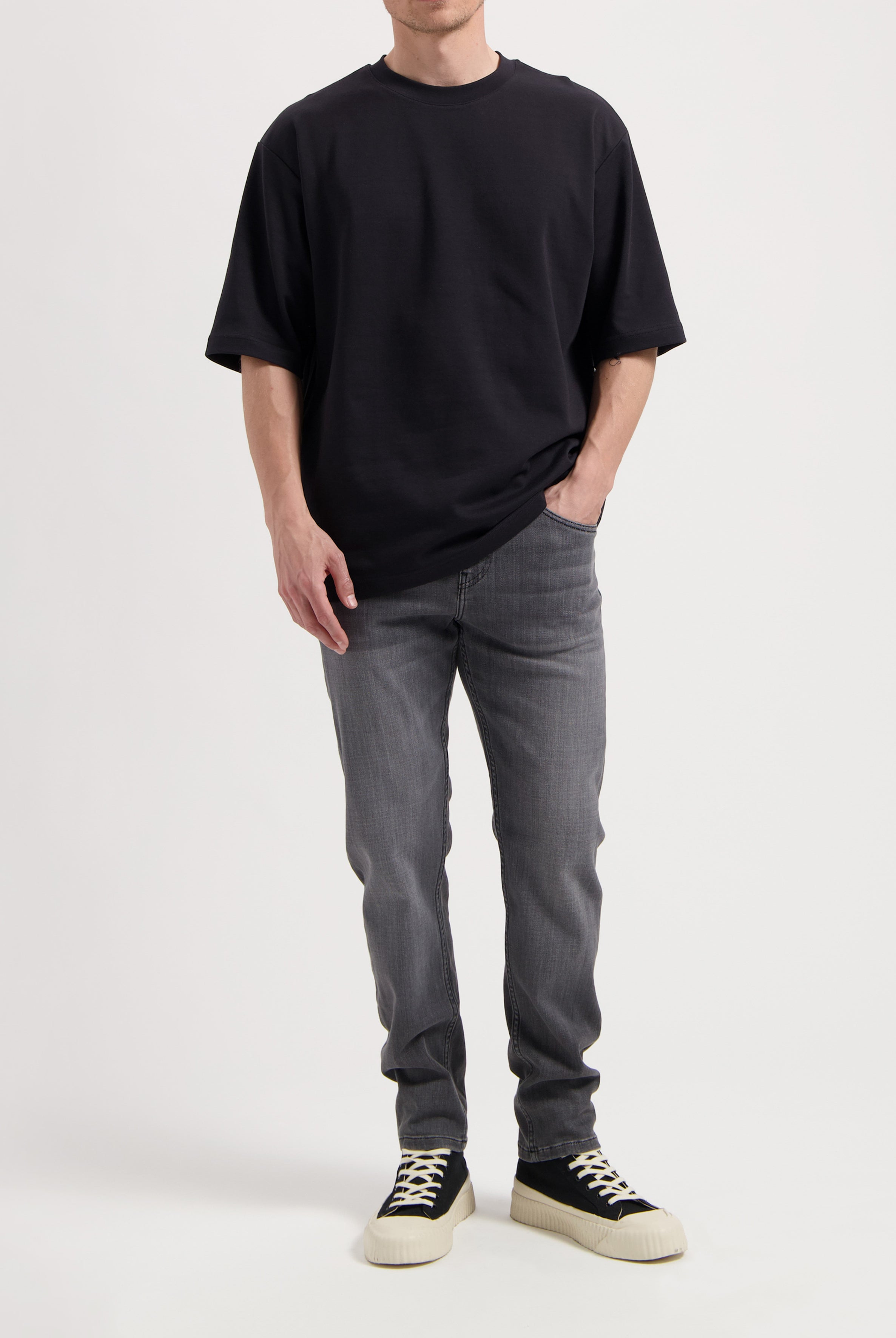 Sustainable MUD Jeans ensemble with blue denim shirt and pants, showcasing ethical fashion with eco-friendly fabric.