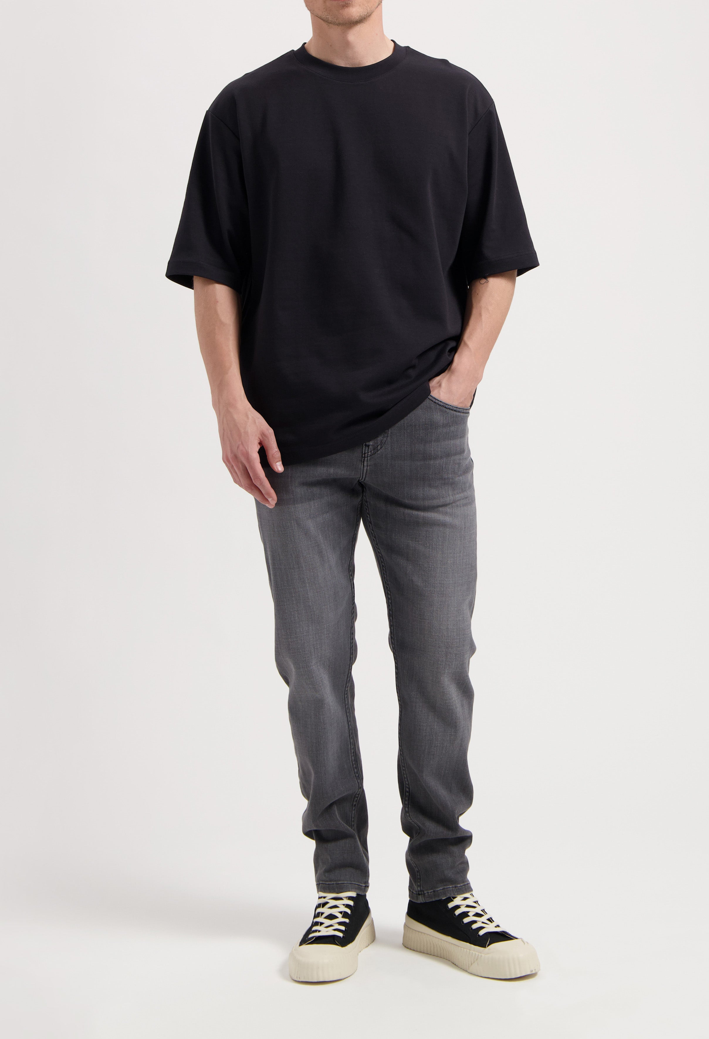 Sustainable MUD Jeans ensemble with blue denim shirt and pants, showcasing ethical fashion with eco-friendly fabric.