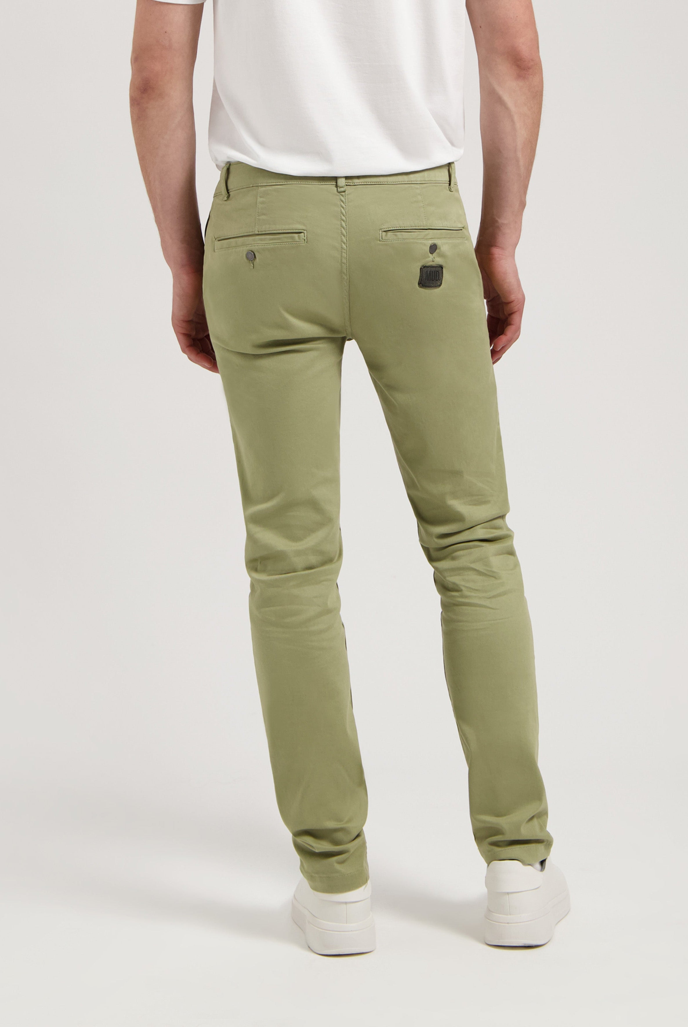 Sustainable MUD Jeans in black denim, featuring a classic fit and ethical craftsmanship.