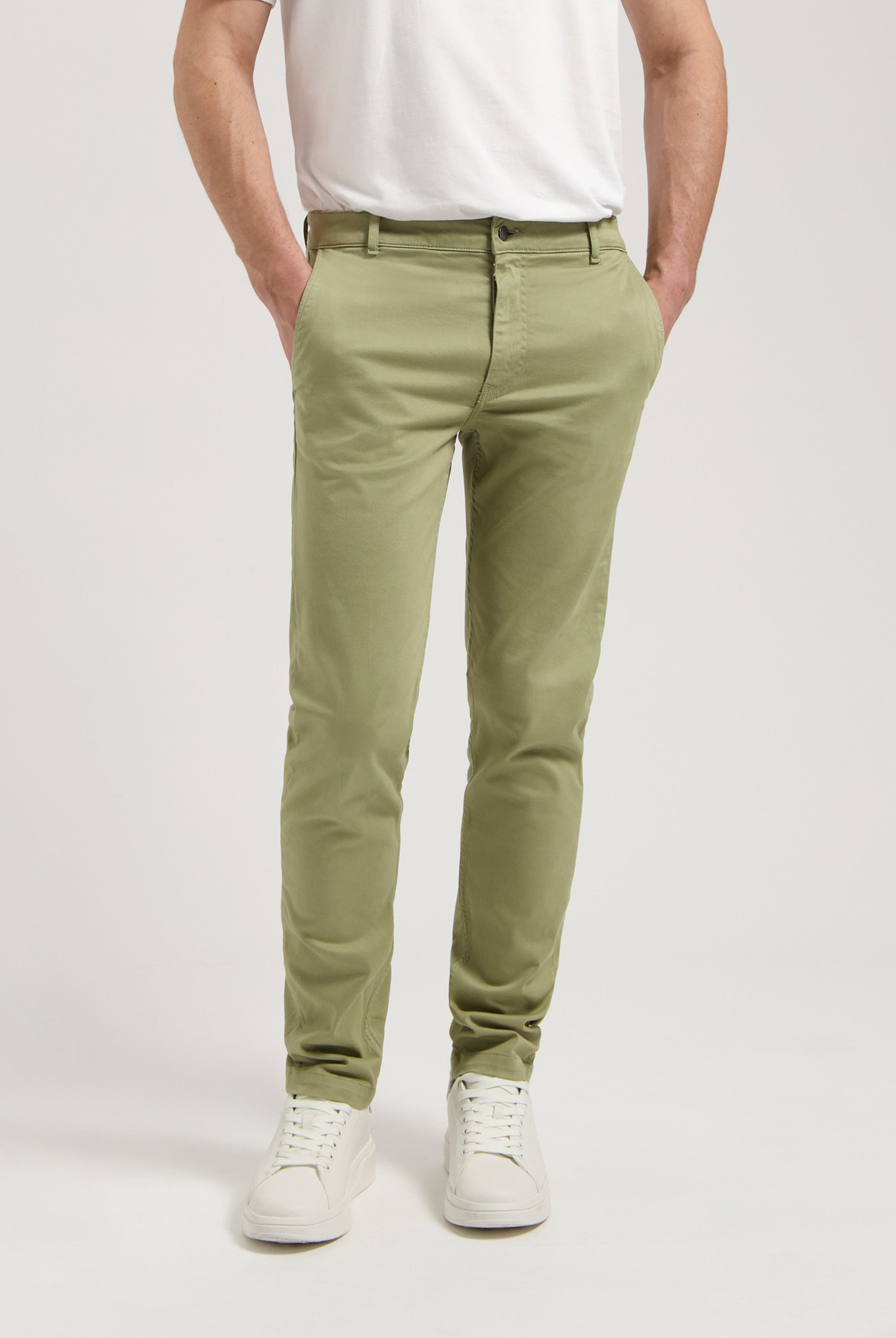 Sustainable MUD Jeans in dark denim, highlighting back pocket detail and ethical craftsmanship.