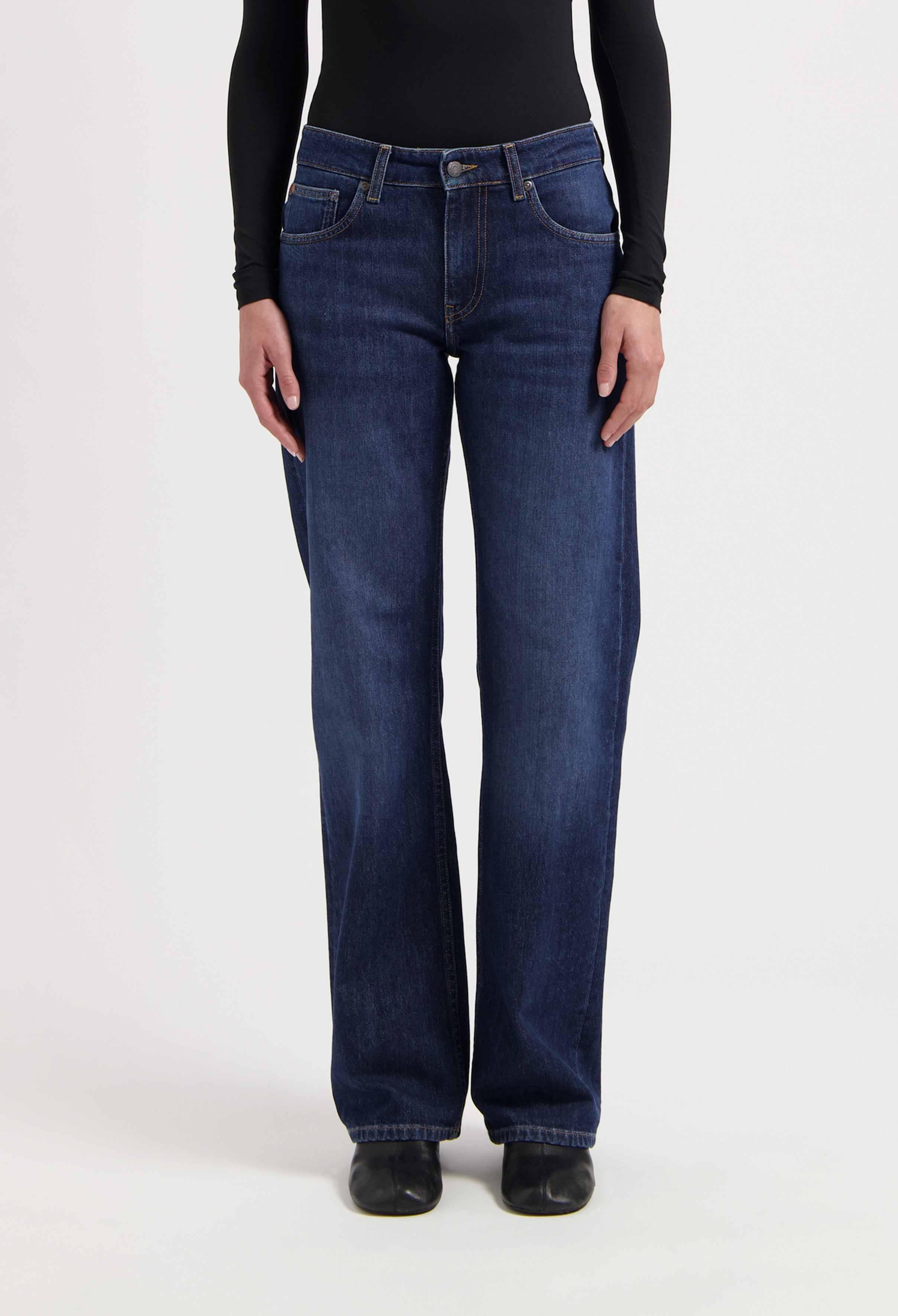 Wide-leg dark blue jeans made from denim, featuring a classic five-pocket design, worn with a fitted black top.