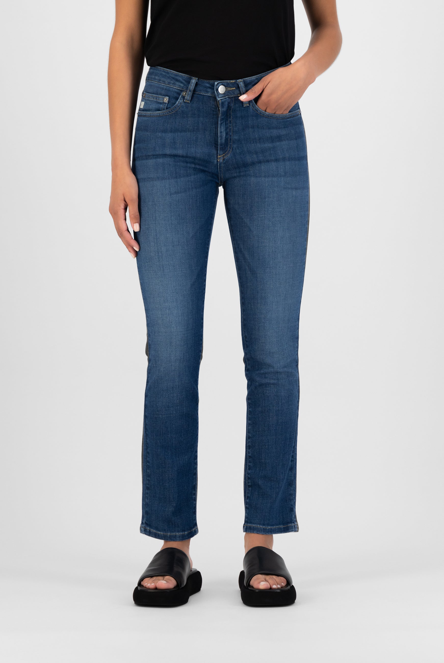 Dark blue straight-leg denim jeans styled with a black T-shirt and black sandals, showcasing casual chic fashion.