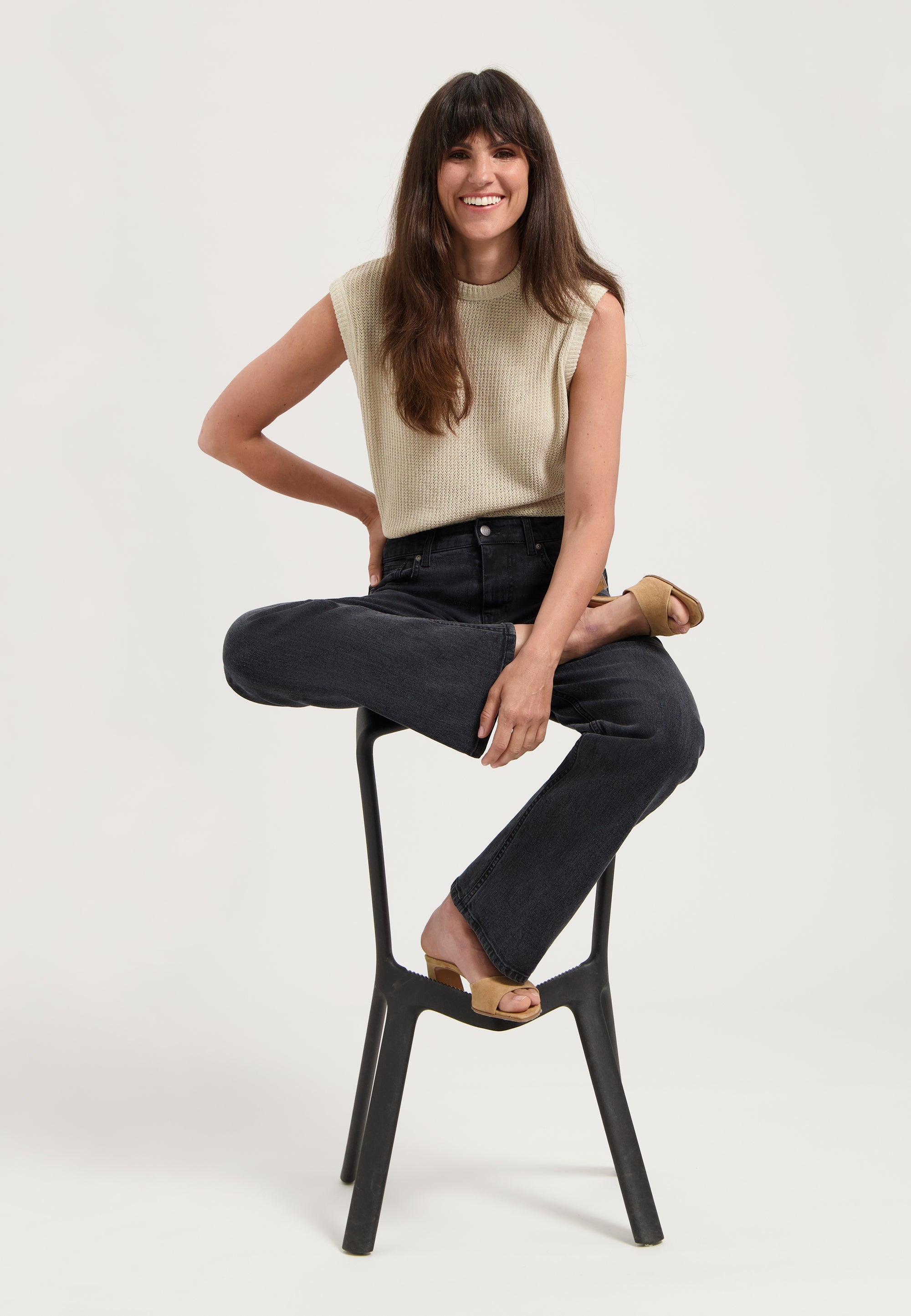 Sustainable jeans Carry Mid Straight Black Vintage MUD Jeans