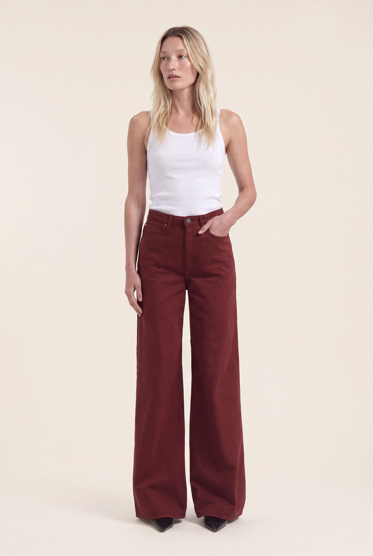 Sara High Loose Flow Burgundy – full body front