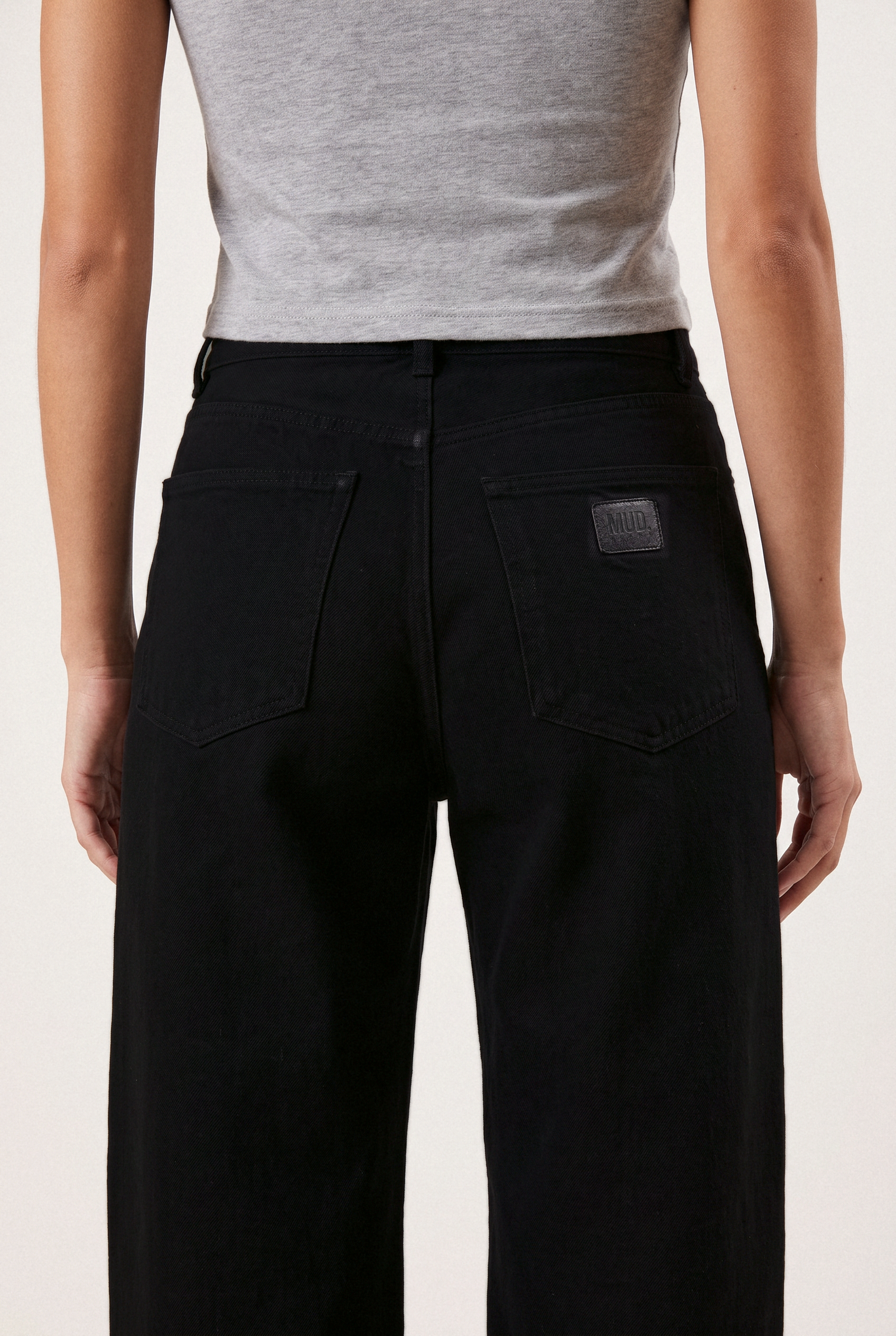 Brooke High Barrel Nero Nero - back pocket detail