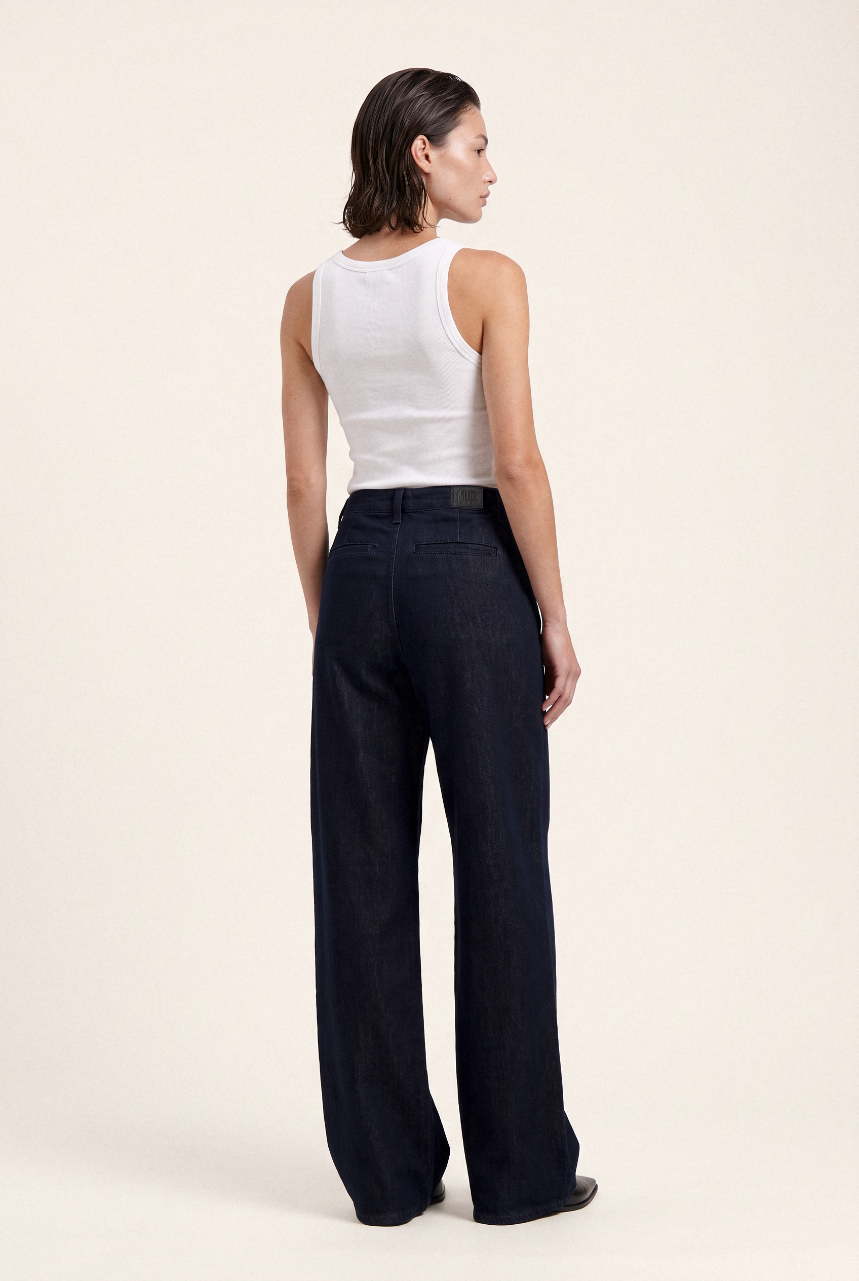 Eve Mid Loose Rinse – full body back