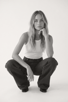 Sara High Loose Brown - editorial bw