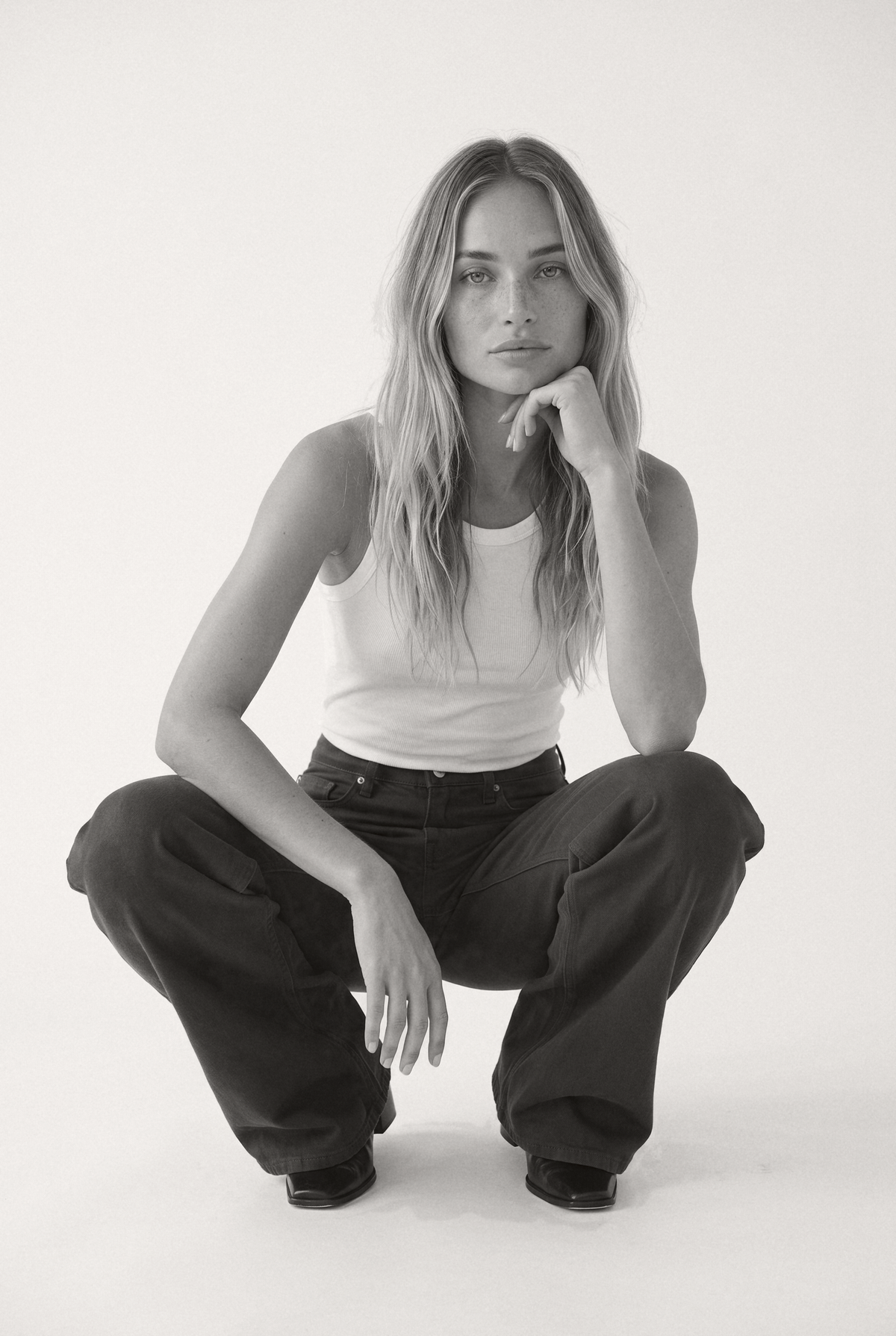 Sara High Loose Brown - editorial bw
