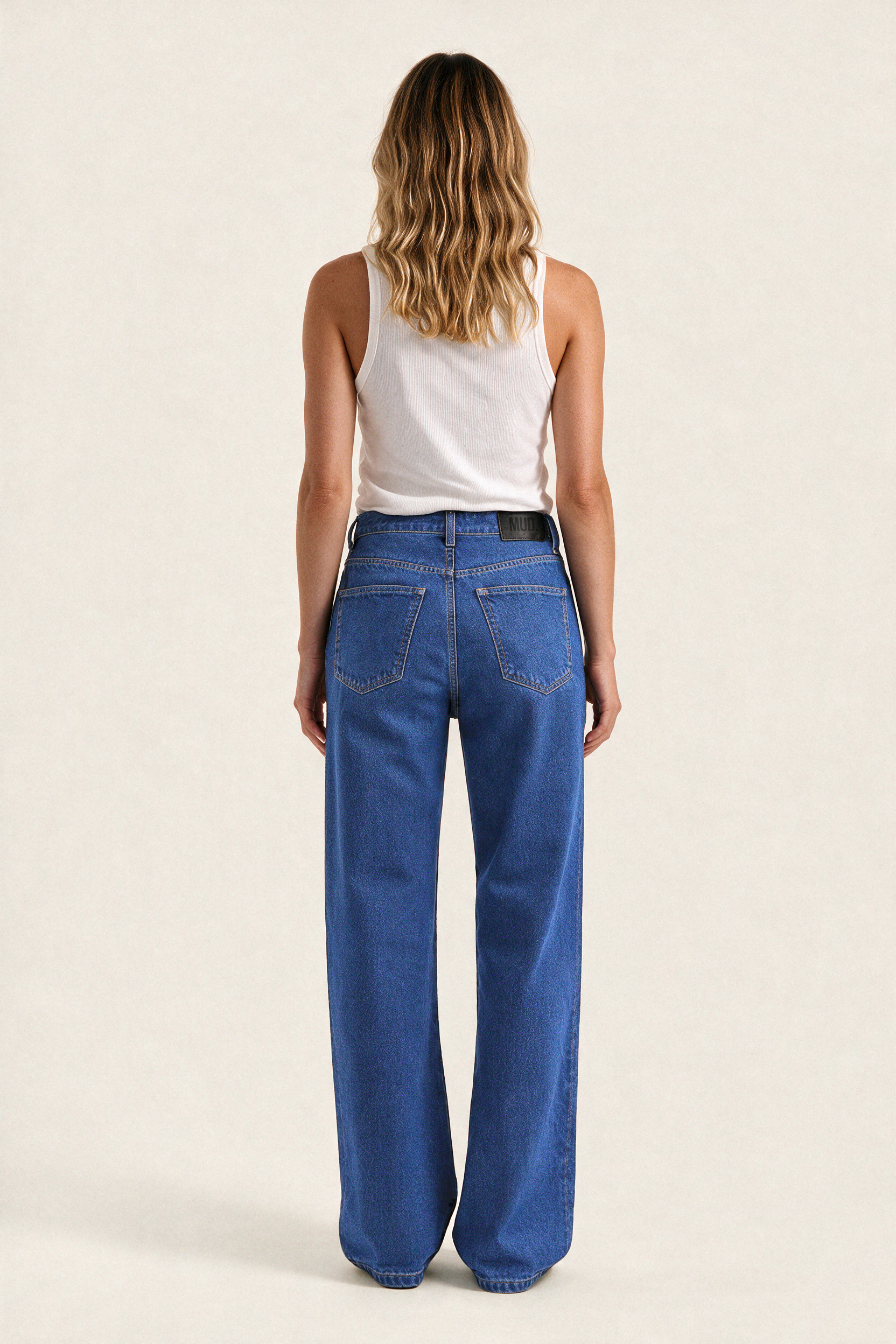 Kyra Mid Loose Sky Aged – full body back