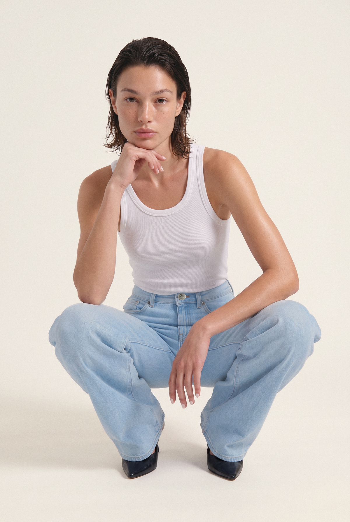 Sara High Loose Flow Stone Vintage – seated pose