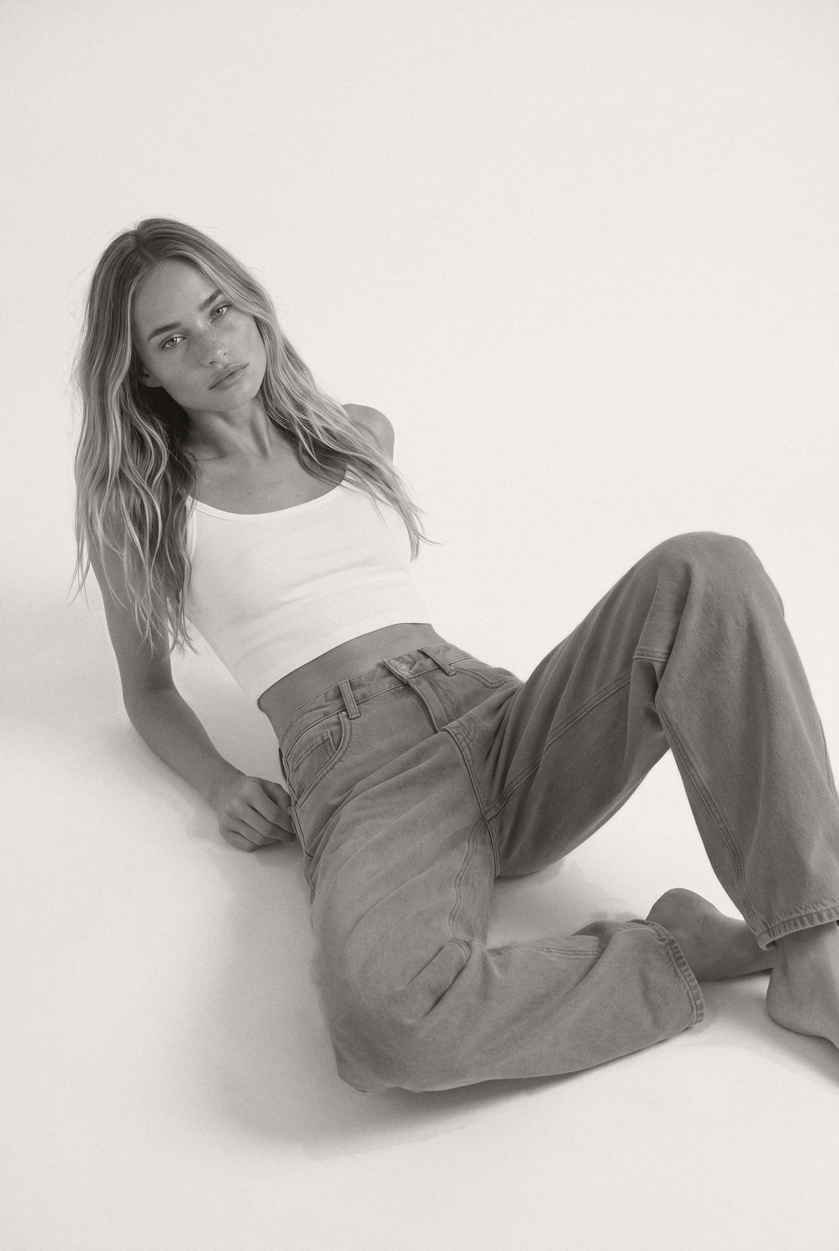 Brooke High Barrel Faded Grey - editorial bw