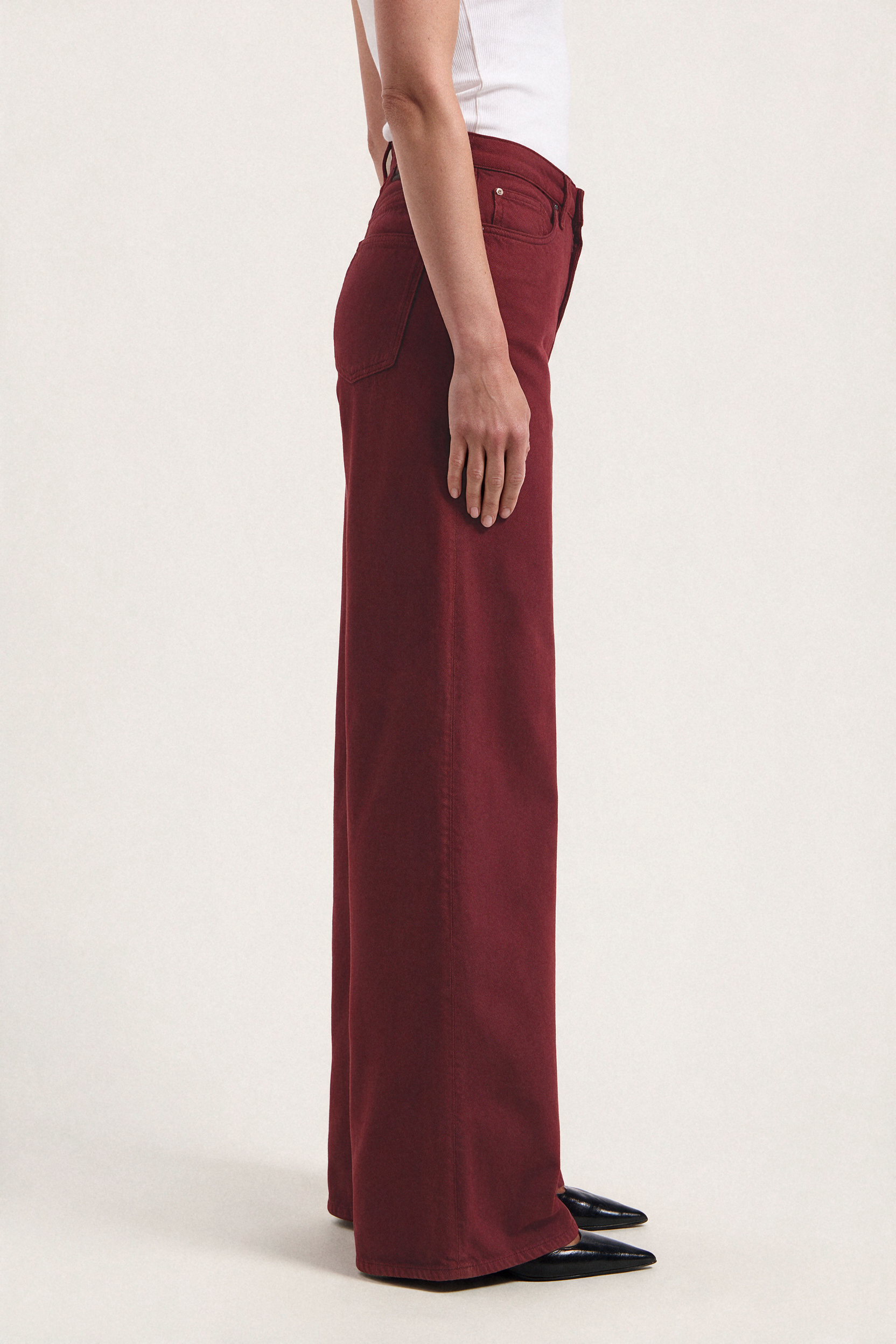Sara High Loose Flow Burgundy – half body front