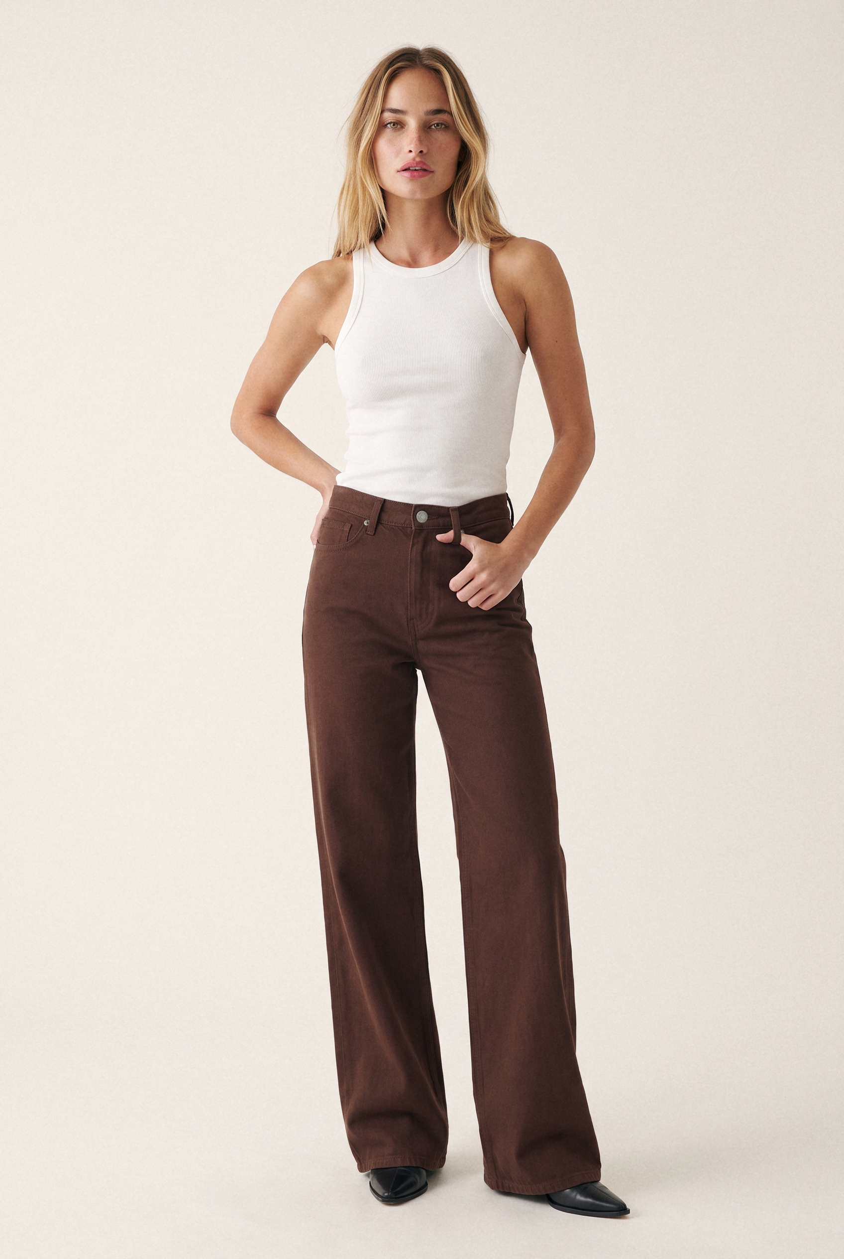 Sara High Loose Brown - front