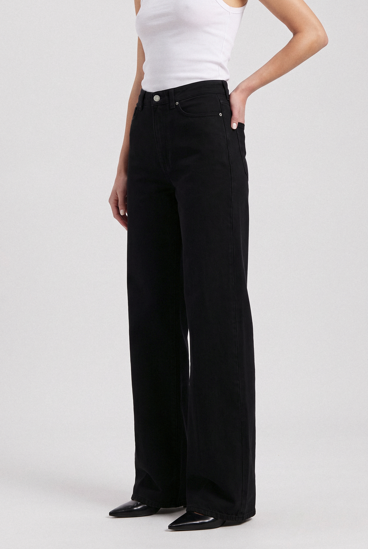 Sara High Loose Nero Nero - leg side