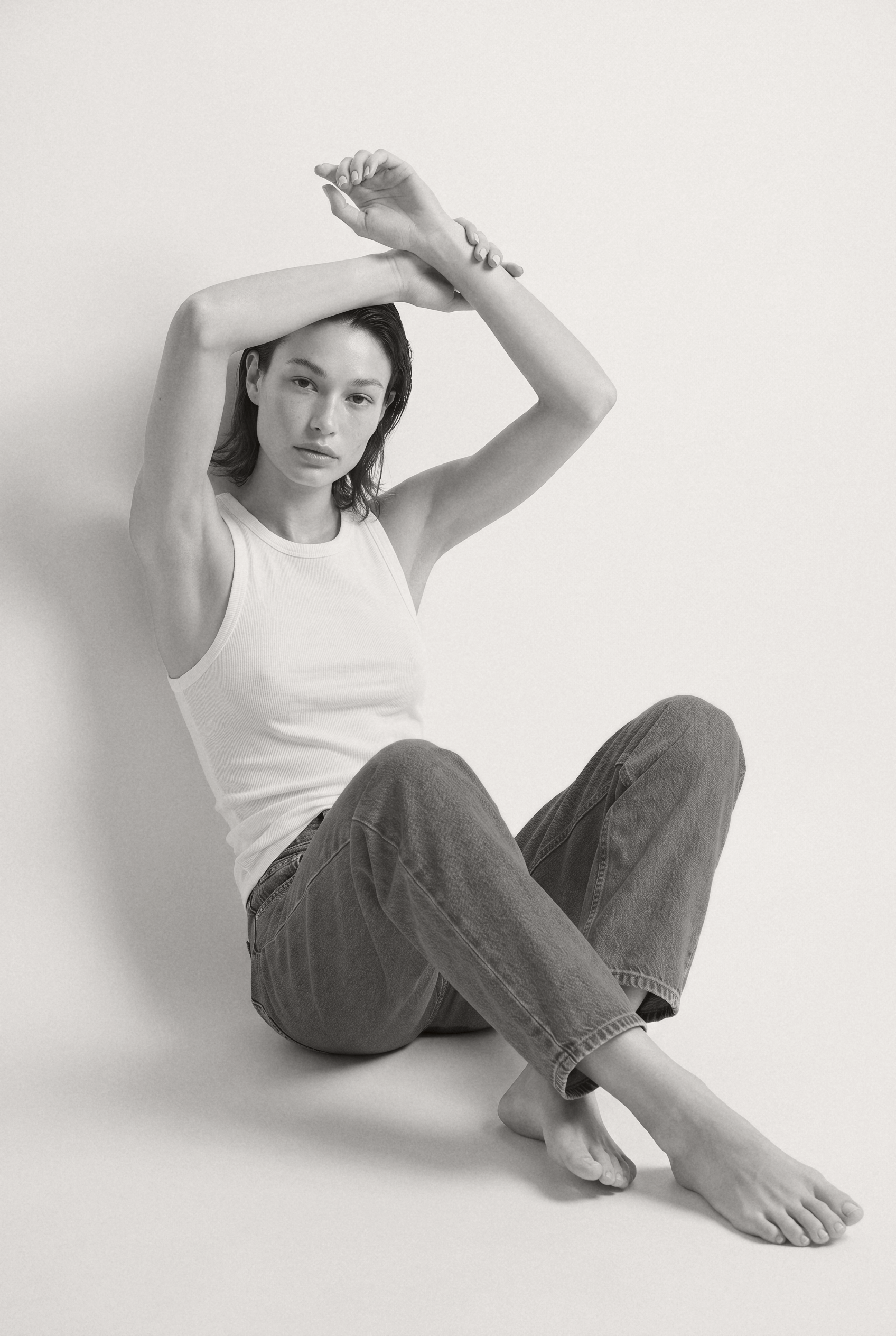 Brooke High Barrel Stone Vintage - editorial bw