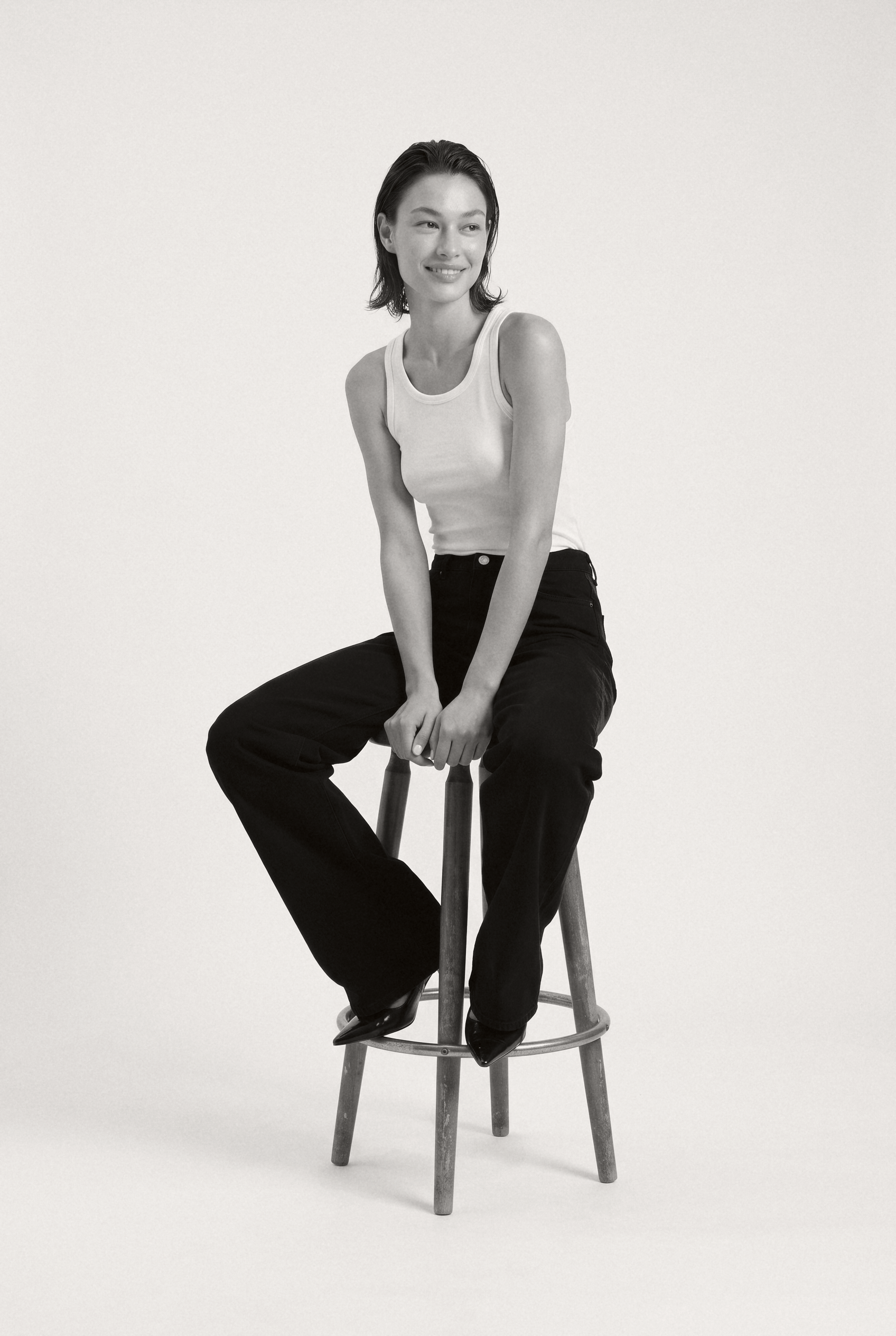 Sara High Loose Nero Nero - editorial bw