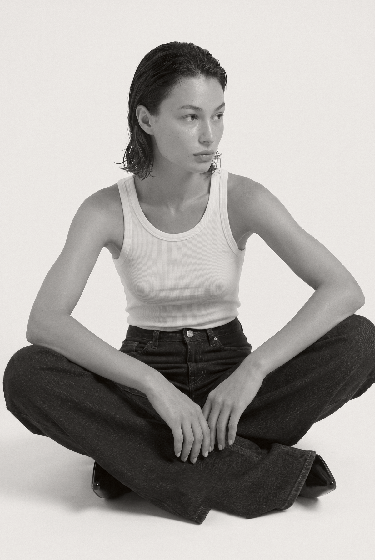 Sara High Loose Stone Indigo - editorial bw