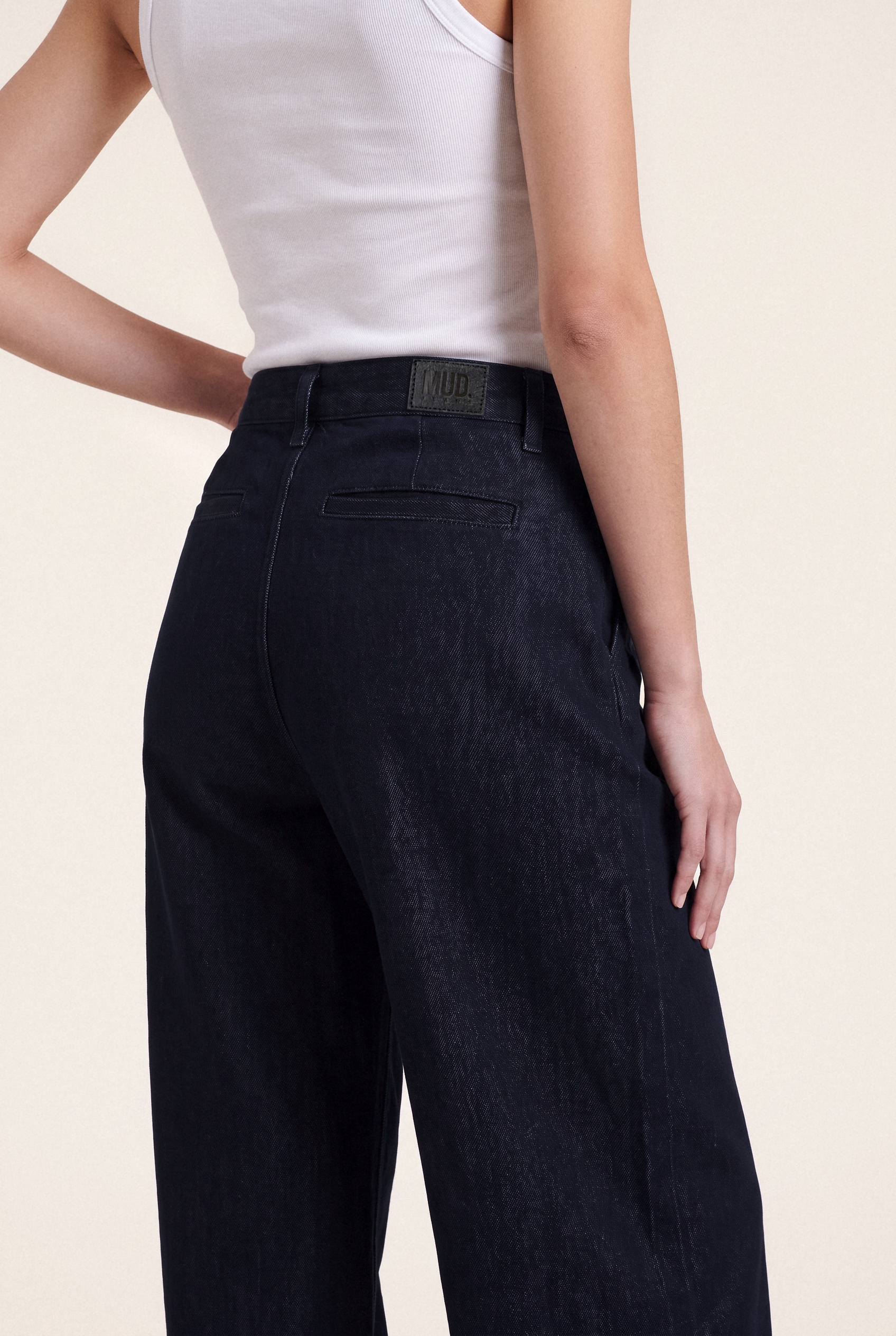 Eve Mid Loose Rinse – back pocket detail