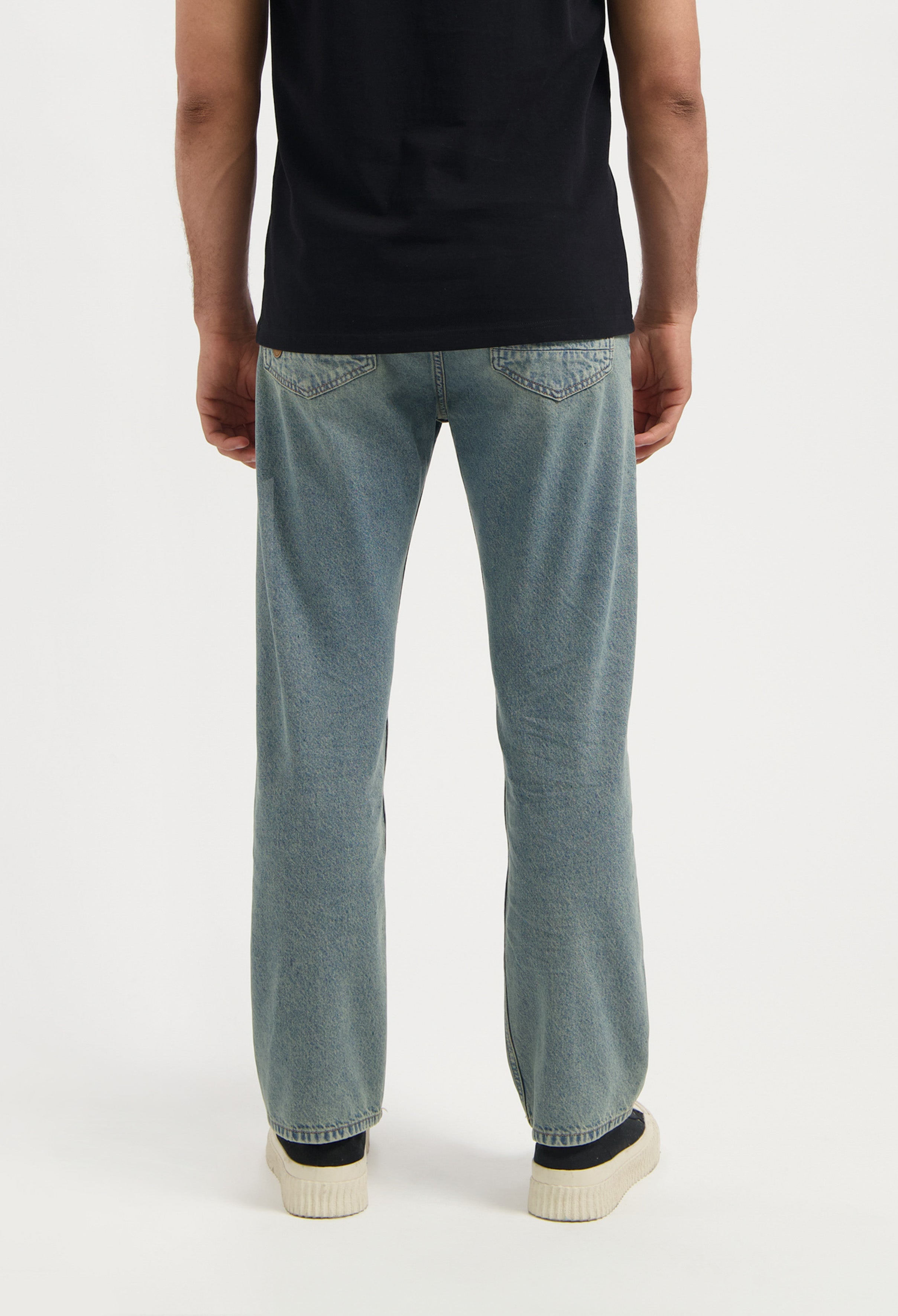 Sustainable MUD Jeans in sleek black denim, crafted for a modern fit, highlighting ethical fashion with premium materials.