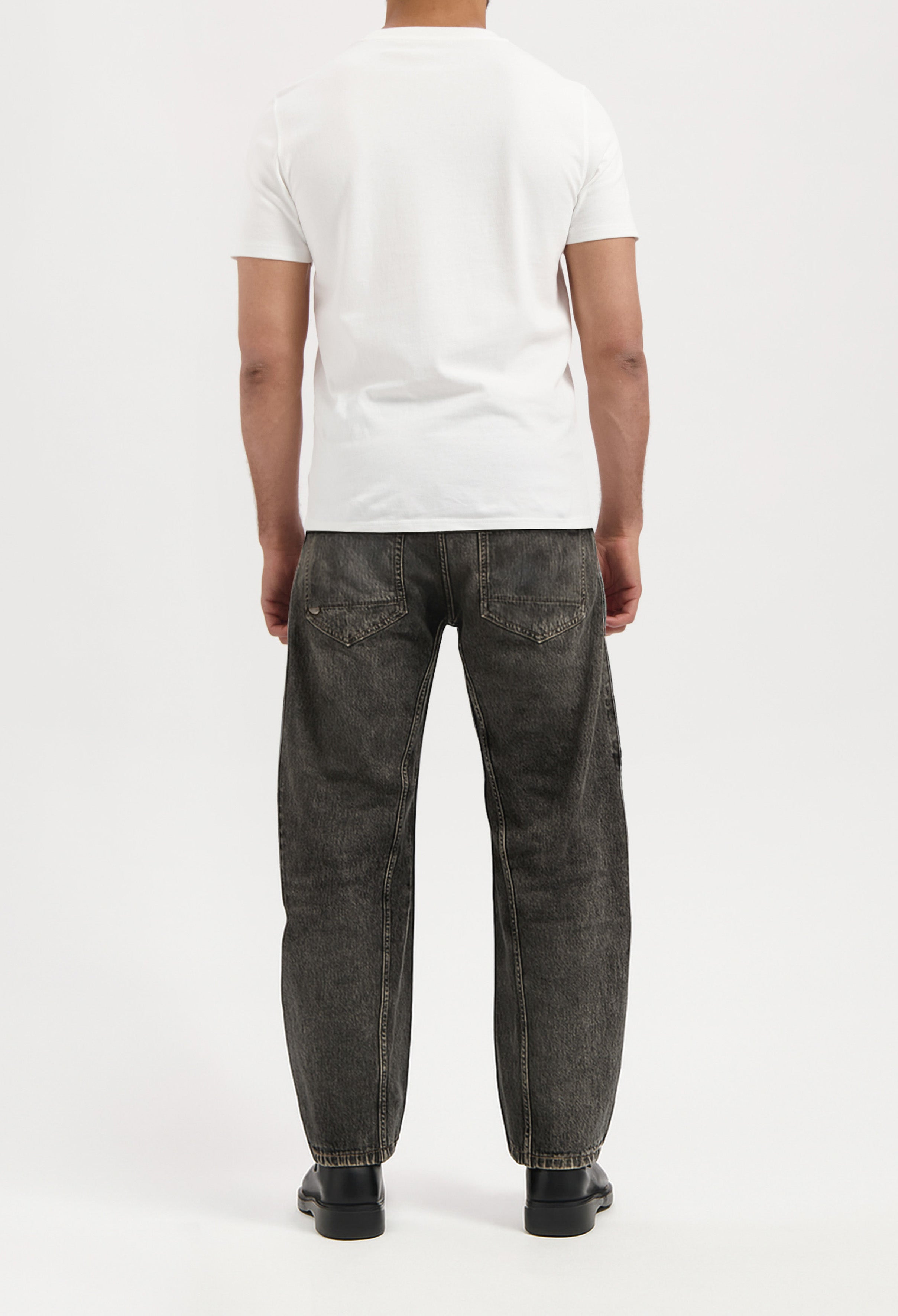 Sustainable MUD Jeans in dark blue denim, slim fit, crafted from organic cotton, showcasing ethical fashion principles.