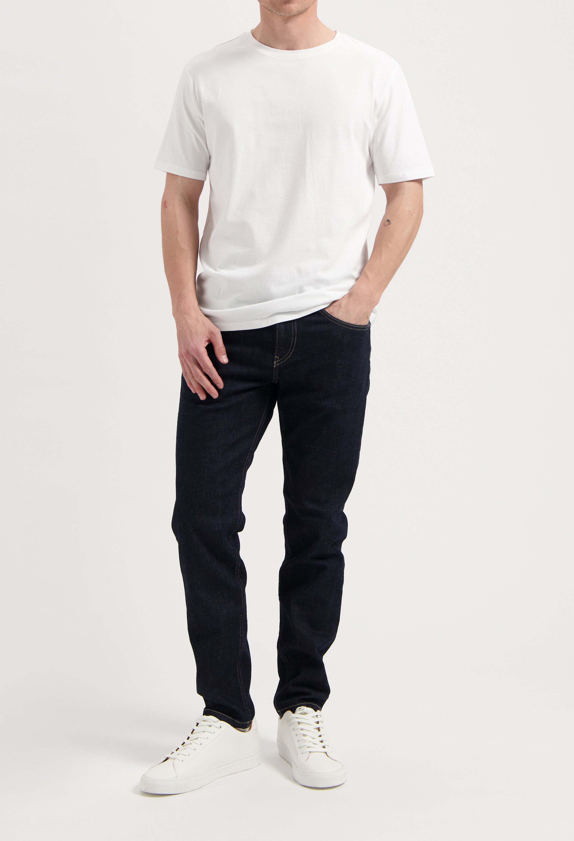 Sustainable MUD Jeans made from organic cotton, showcasing classic blue denim, paired with a cozy gray sweater style.