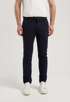 Sustainable MUD Jeans in off-white denim, featuring a modern slim fit, crafted from ethical organic cotton materials.