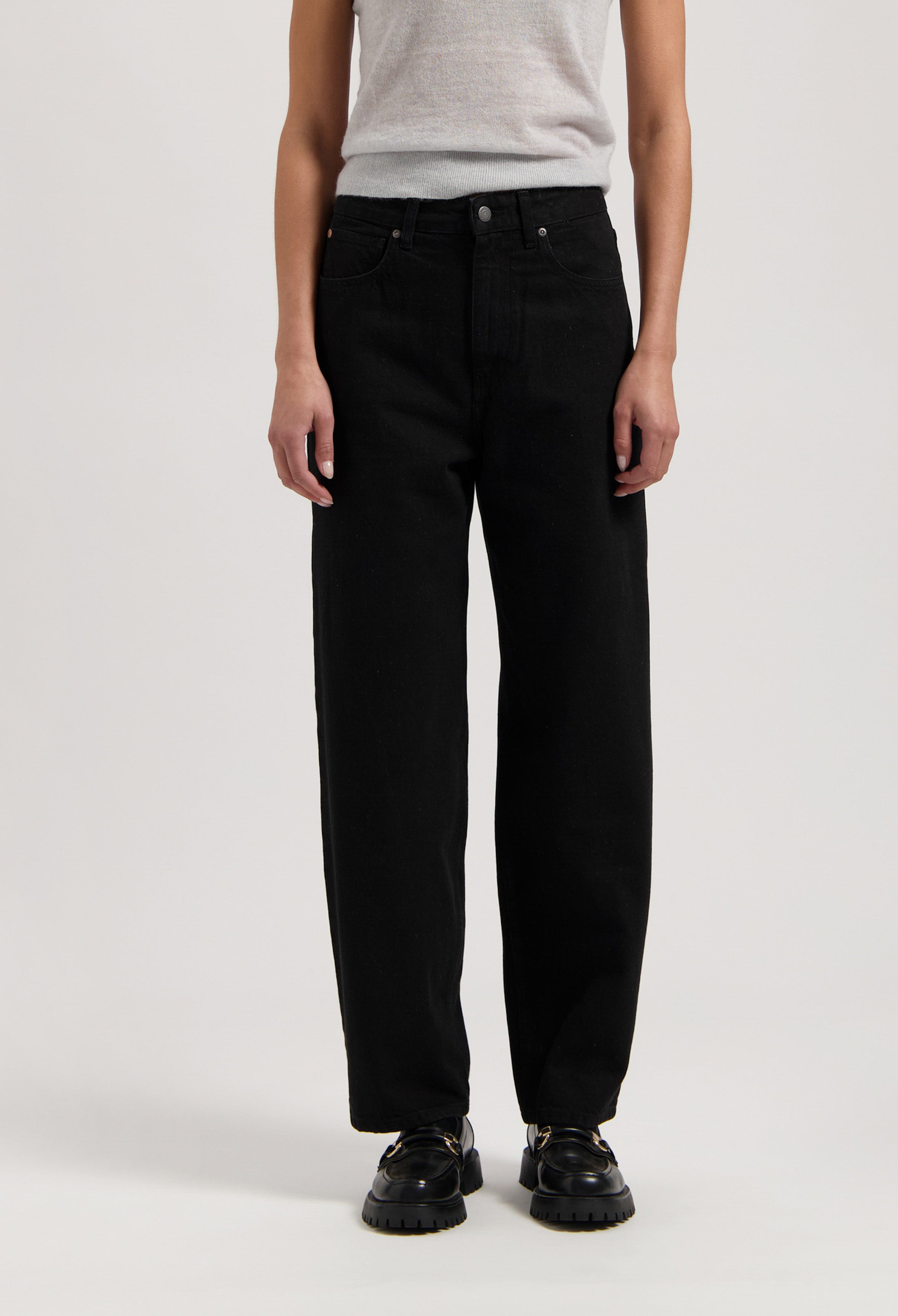 Wide-leg black pants paired with a sleeveless gray top, showcasing a casual and minimalist fashion style.